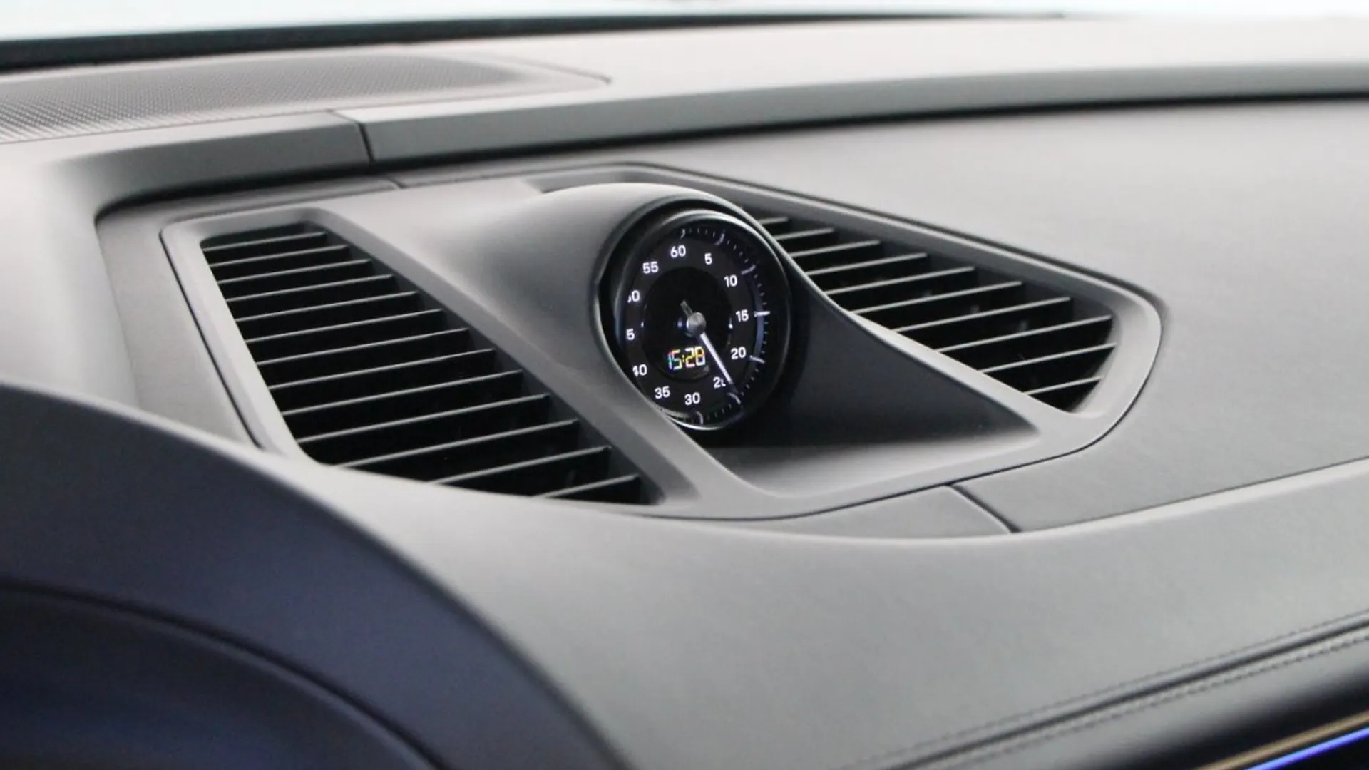 Porsche Macan — photo 20