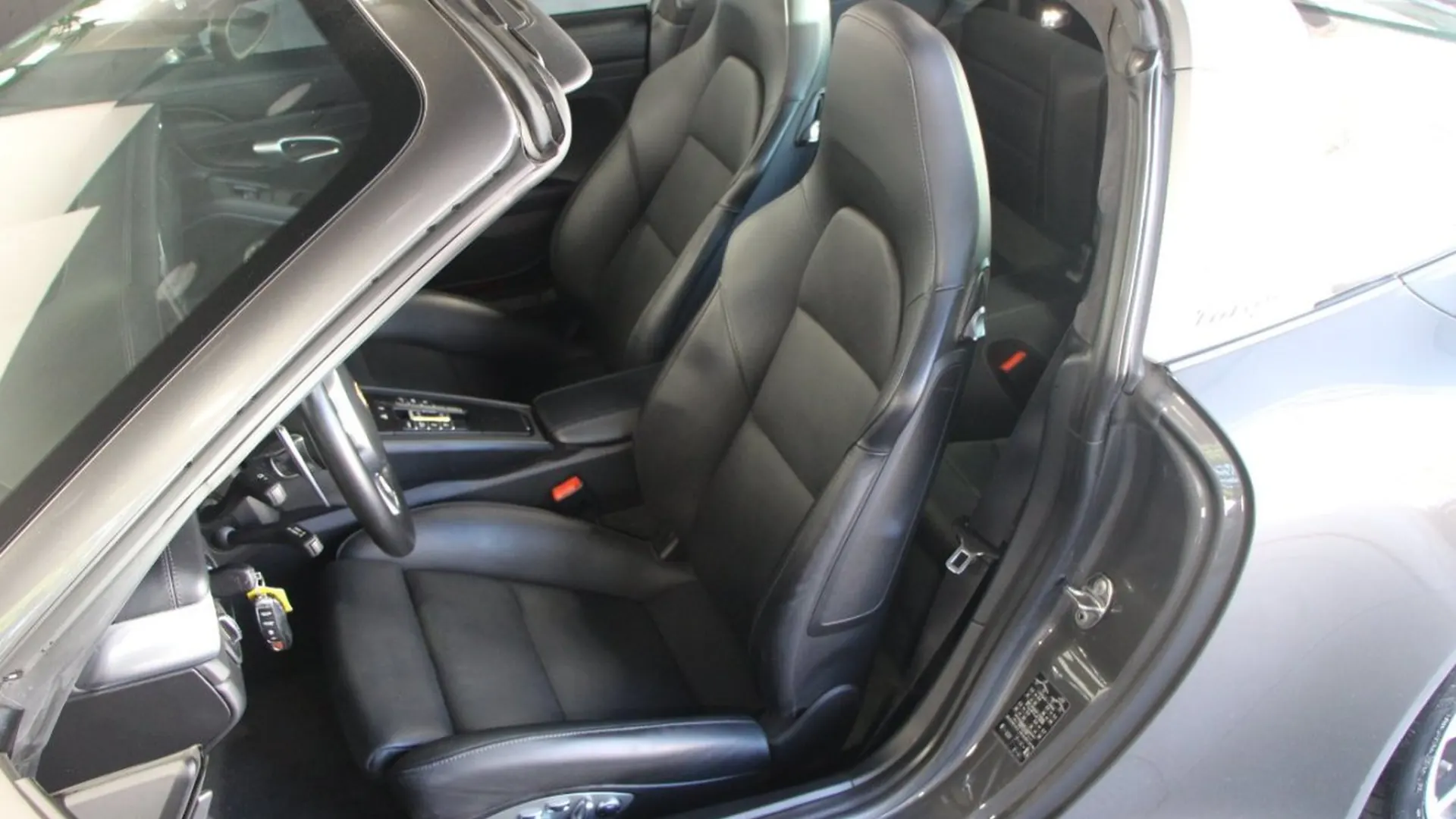 Porsche 911 — photo 9