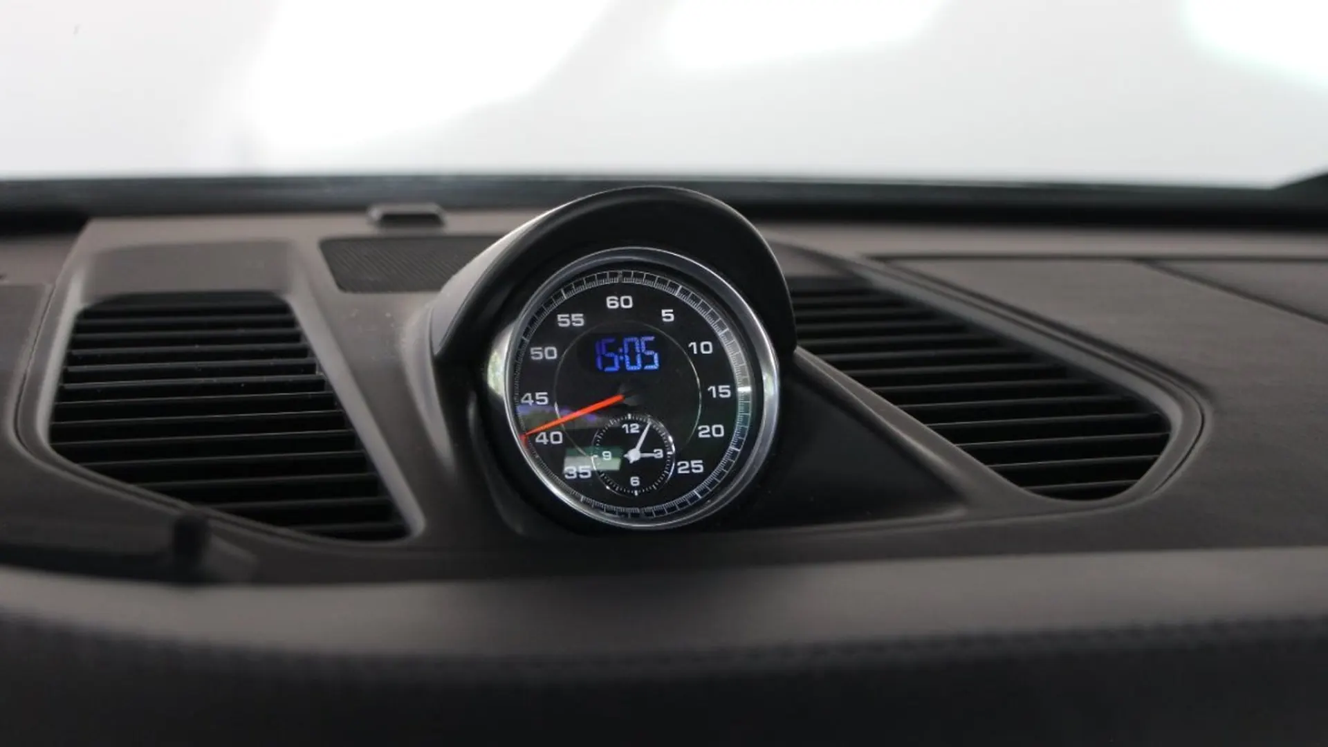 Porsche 911 — photo 23