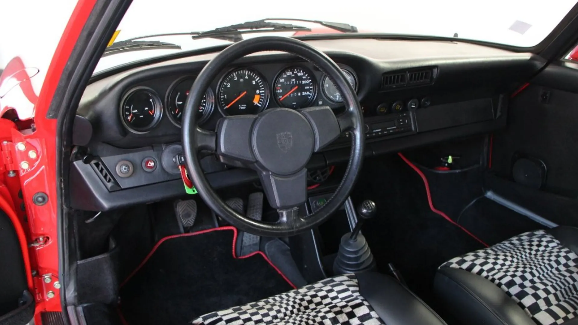 Porsche 911 — photo 9
