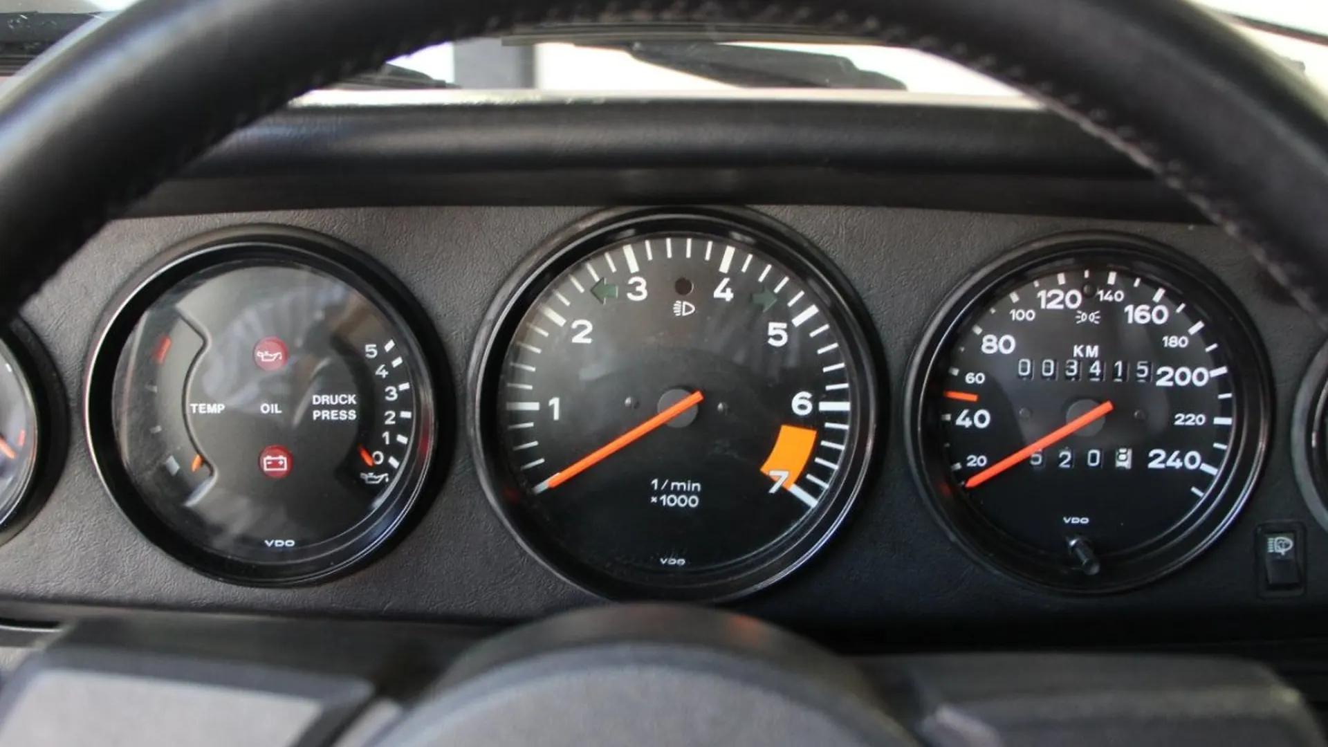 Porsche 911 — photo 16