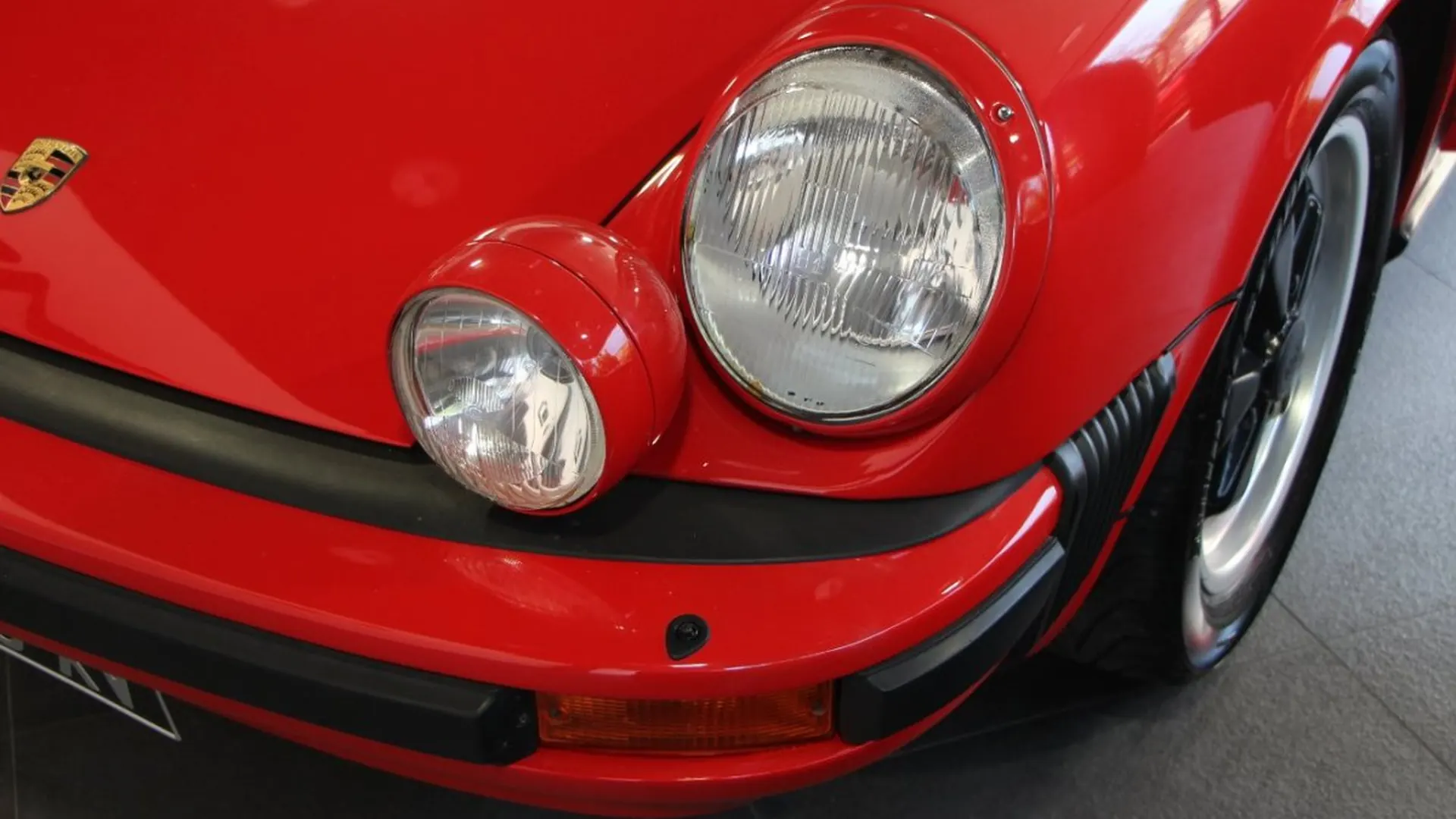 Porsche 911 — photo 28