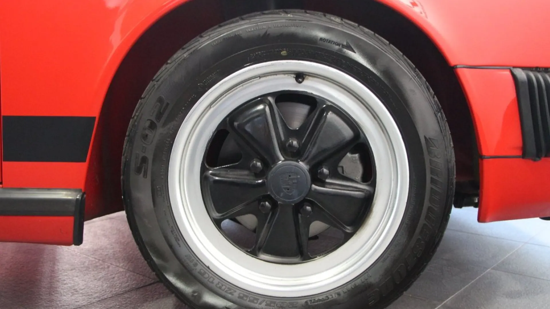 Porsche 911 — photo 26