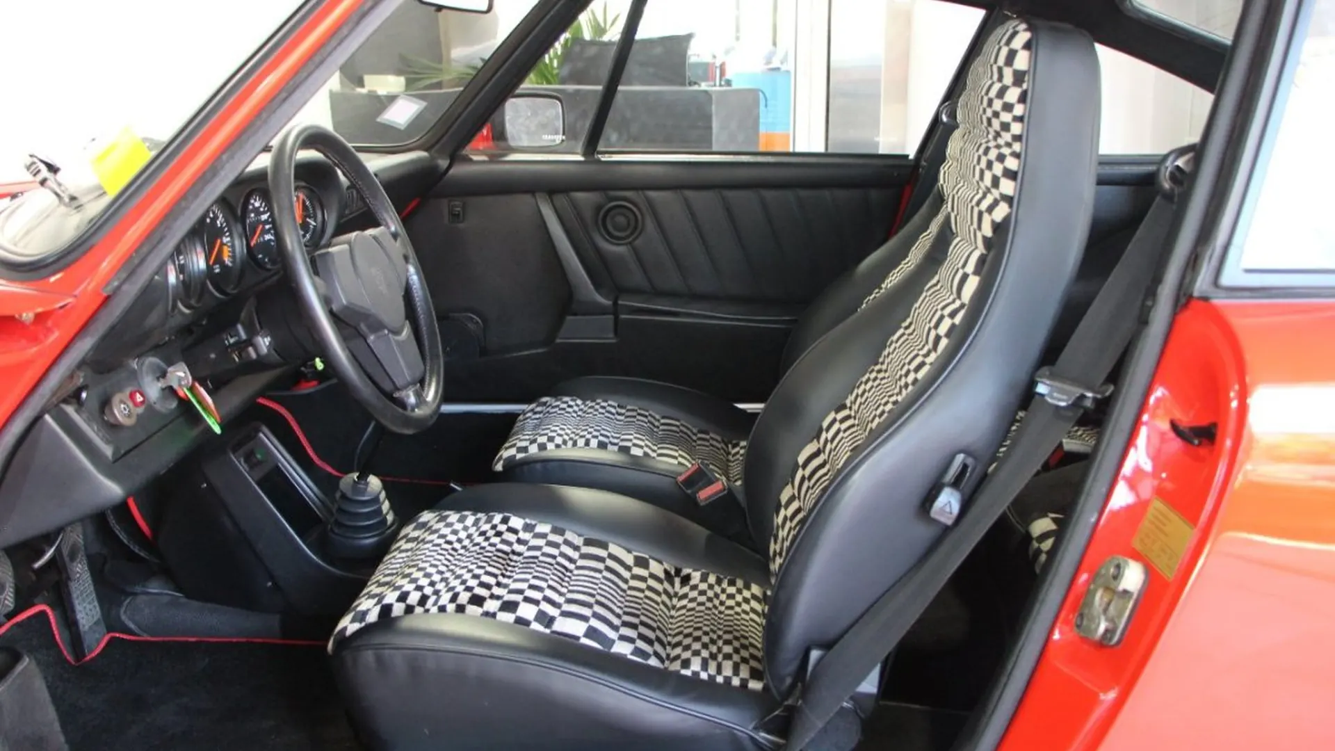 Porsche 911 — photo 10