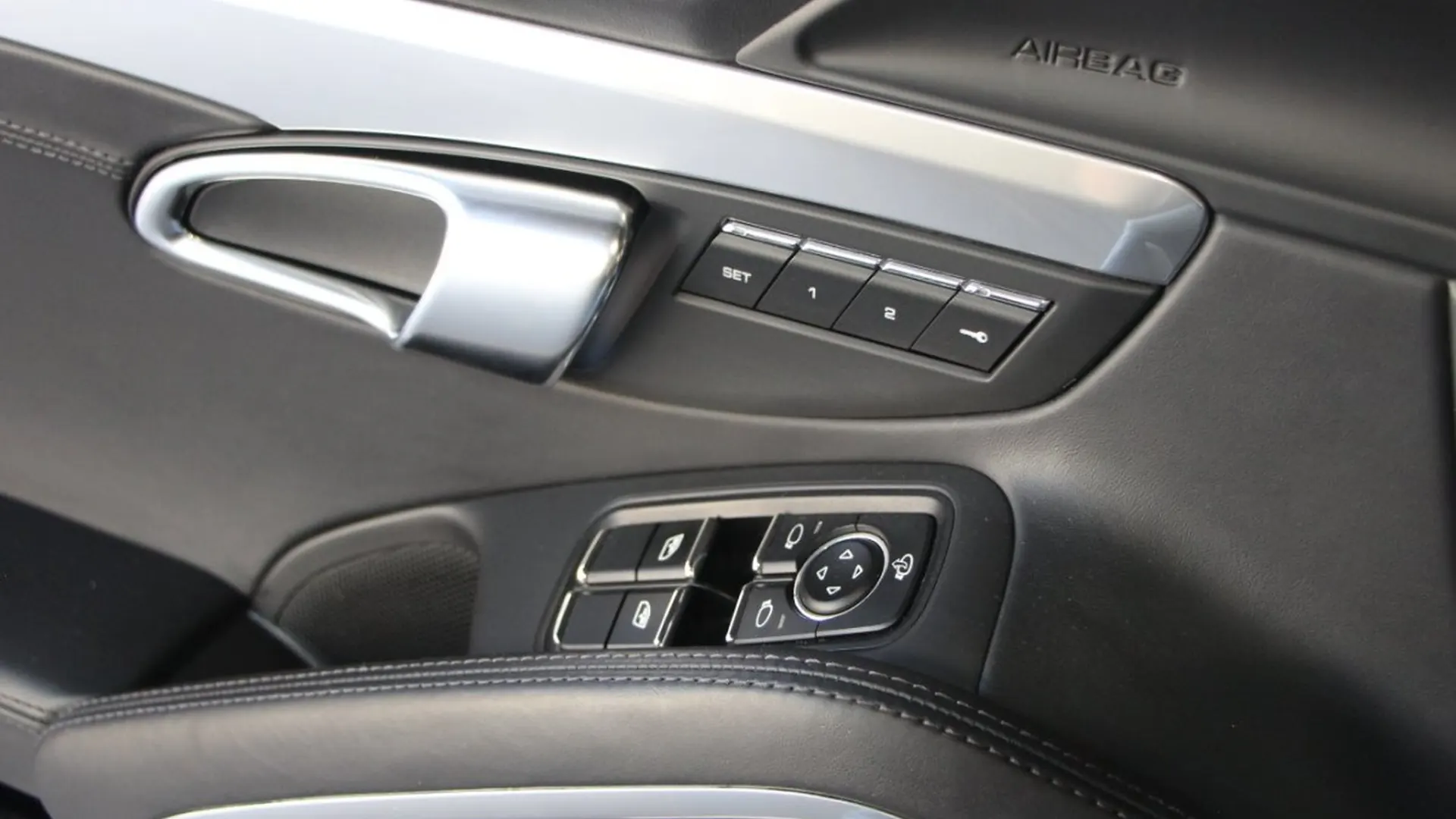 Porsche 911 — photo 17