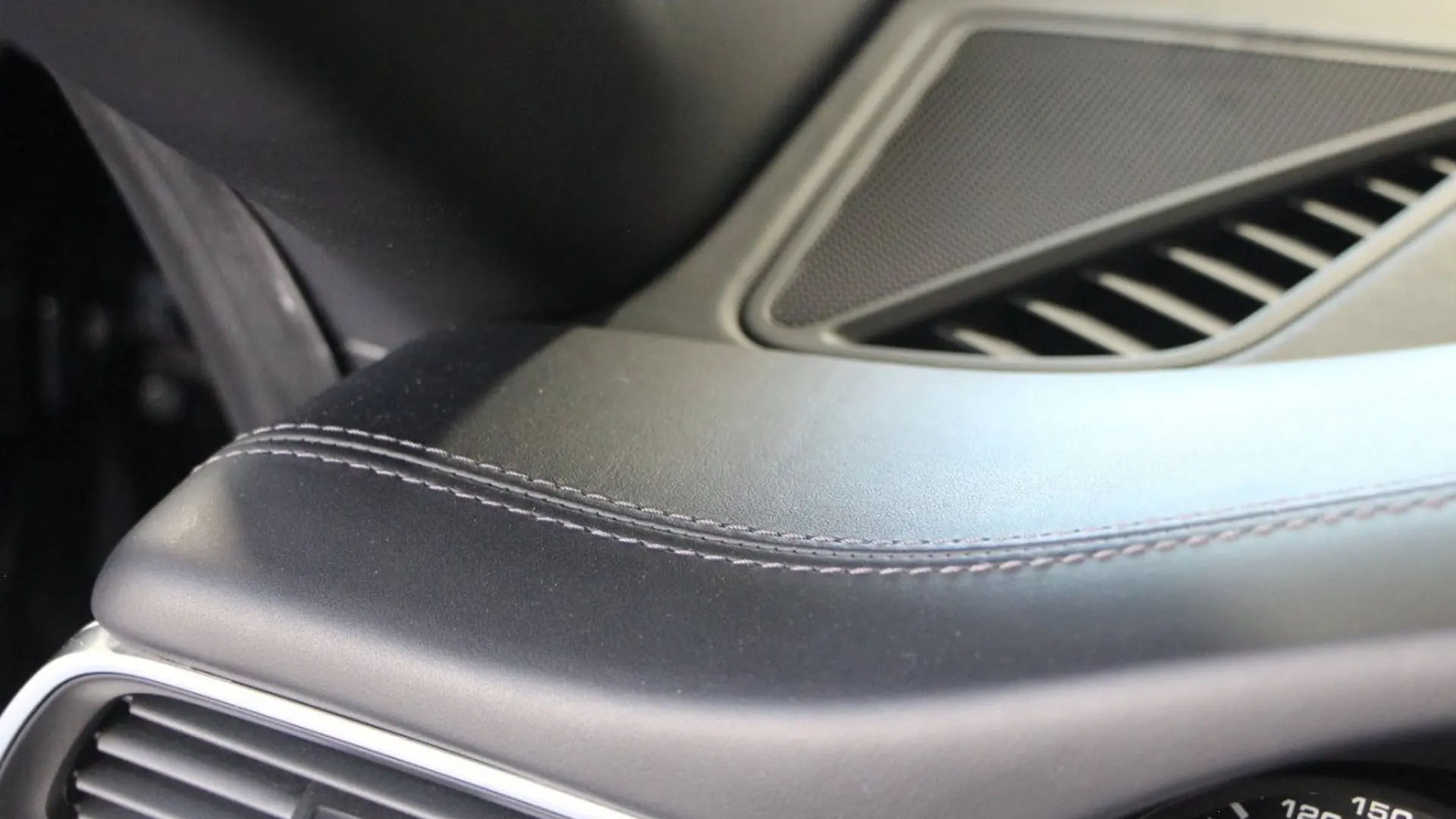 Porsche 911 — photo 25