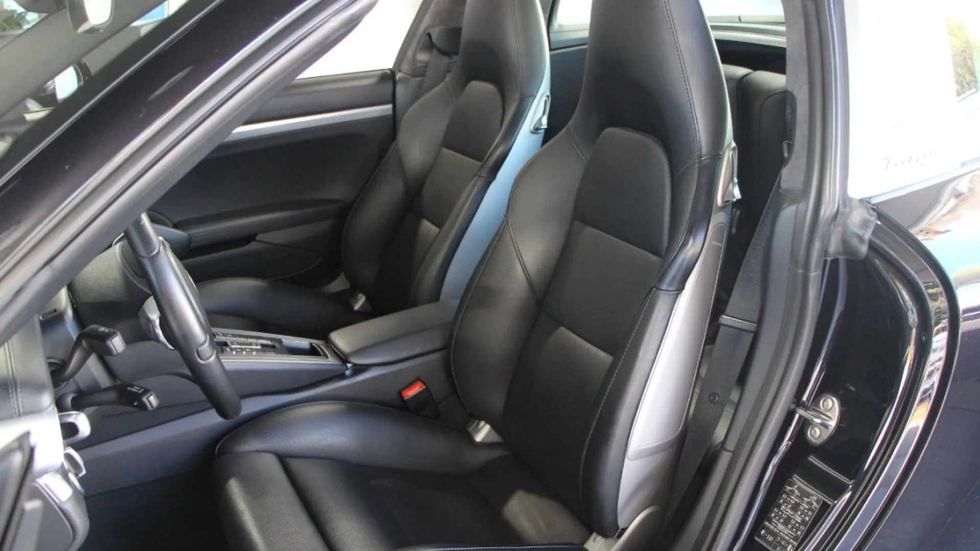 Porsche 911 — photo 12
