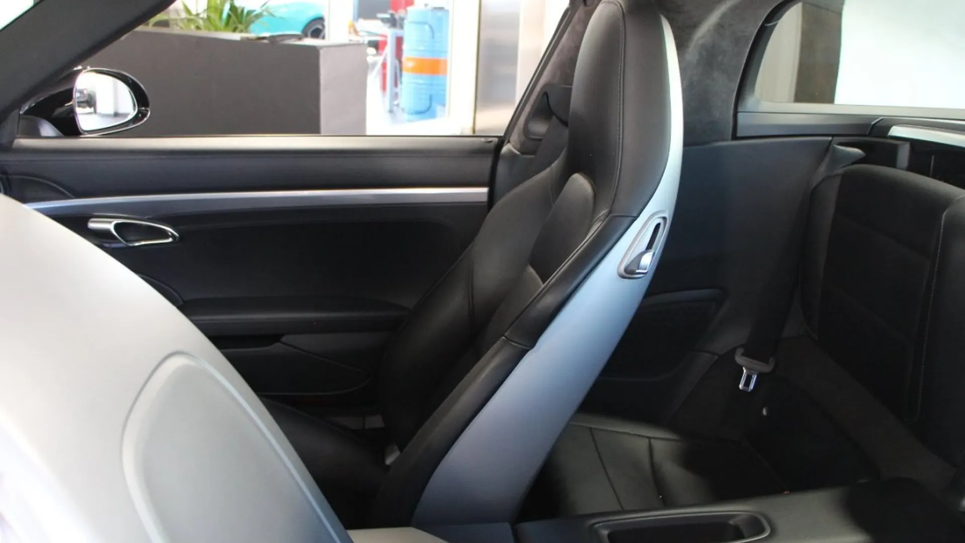 Porsche 911 — photo 27