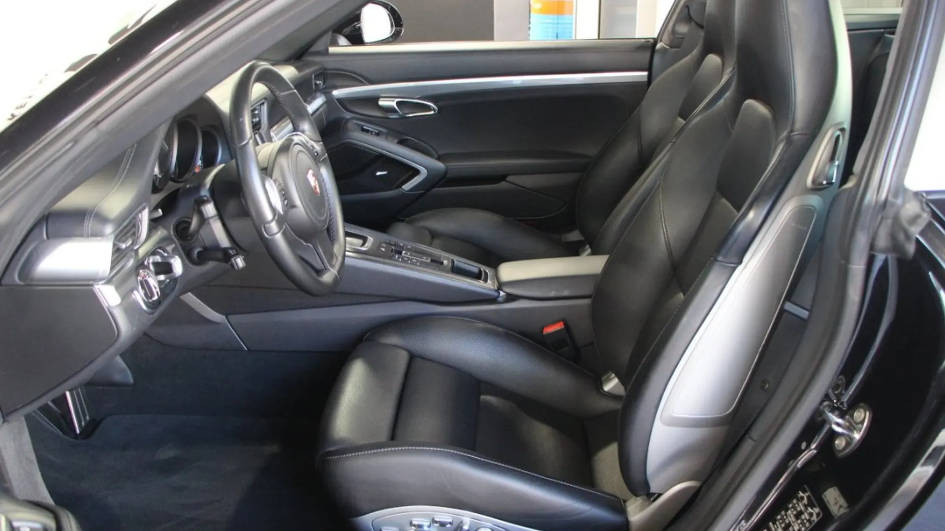 Porsche 911 — photo 11