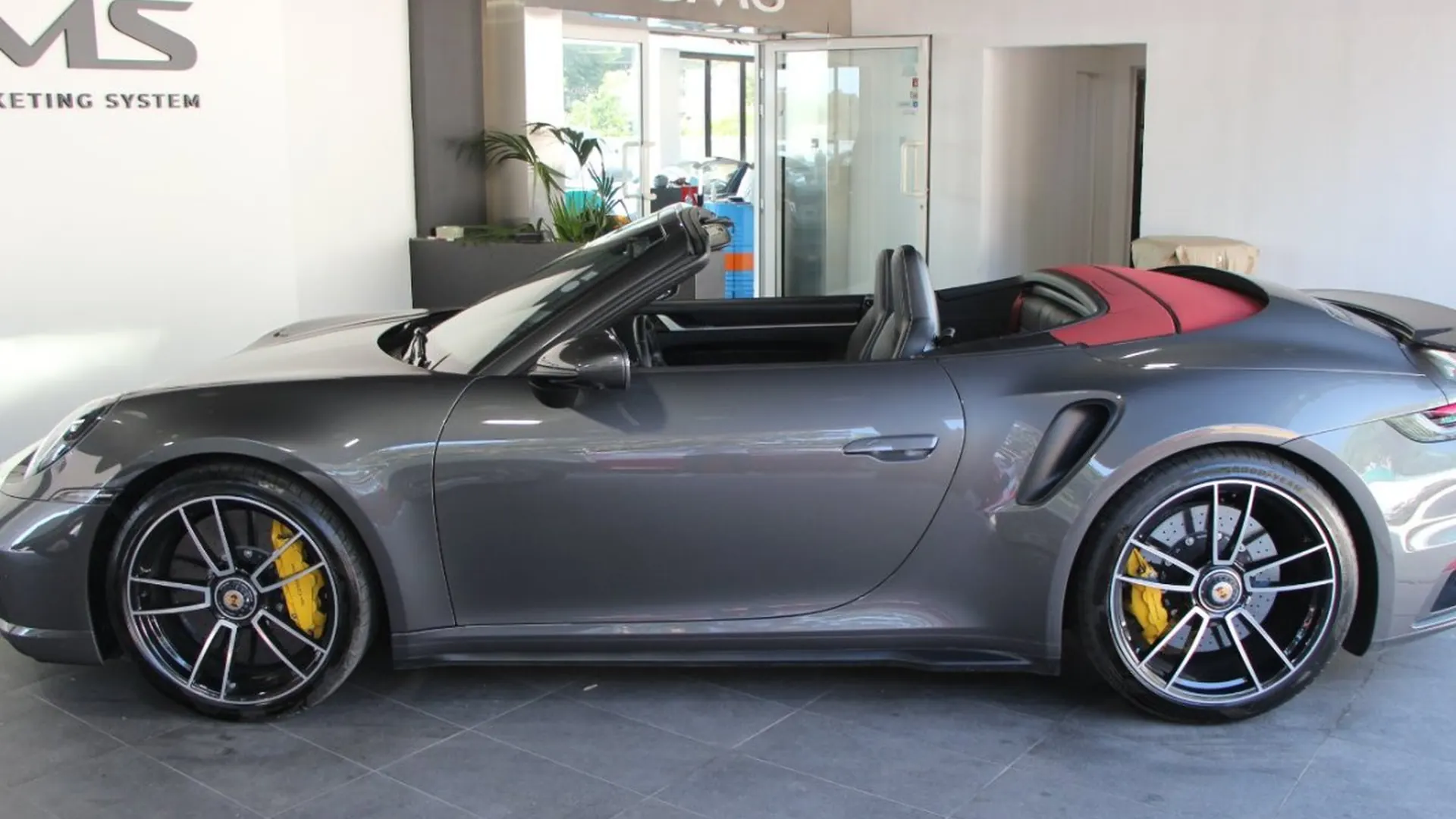 Porsche 911 — photo 7