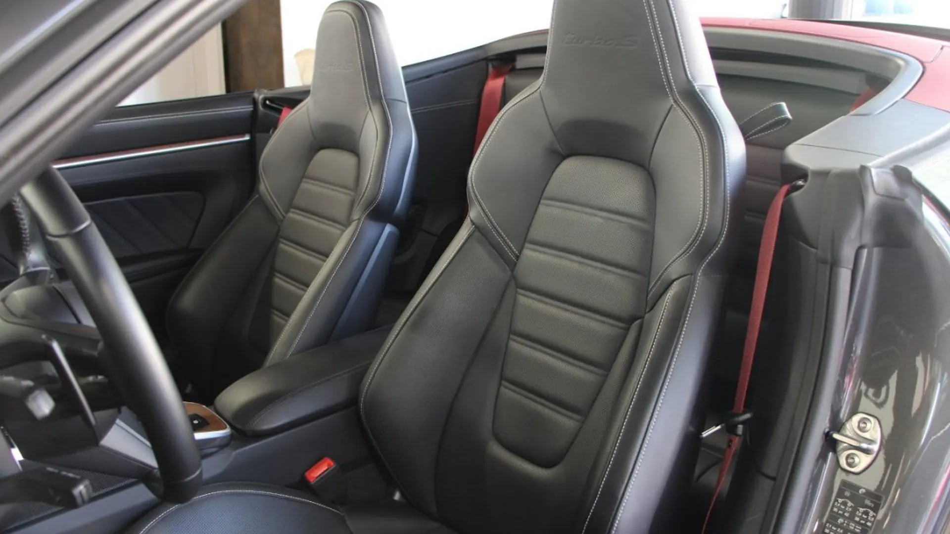 Porsche 911 — photo 12