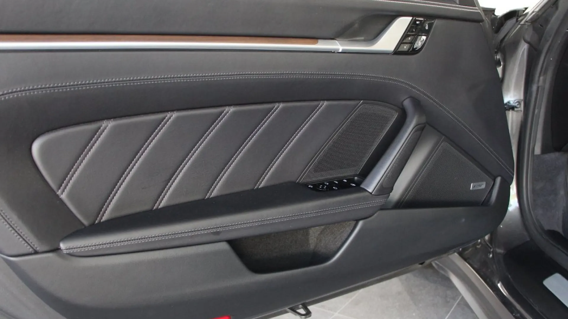 Porsche 911 — photo 9