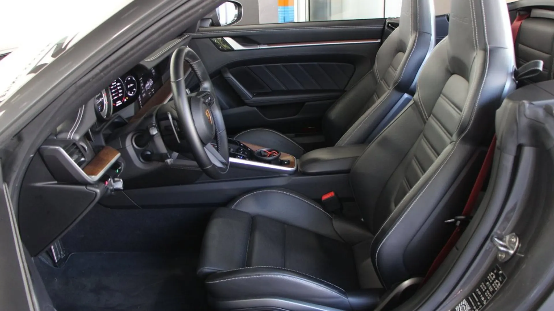 Porsche 911 — photo 11