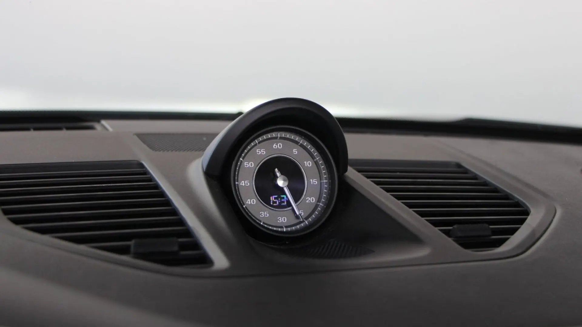 Porsche 911 — photo 21