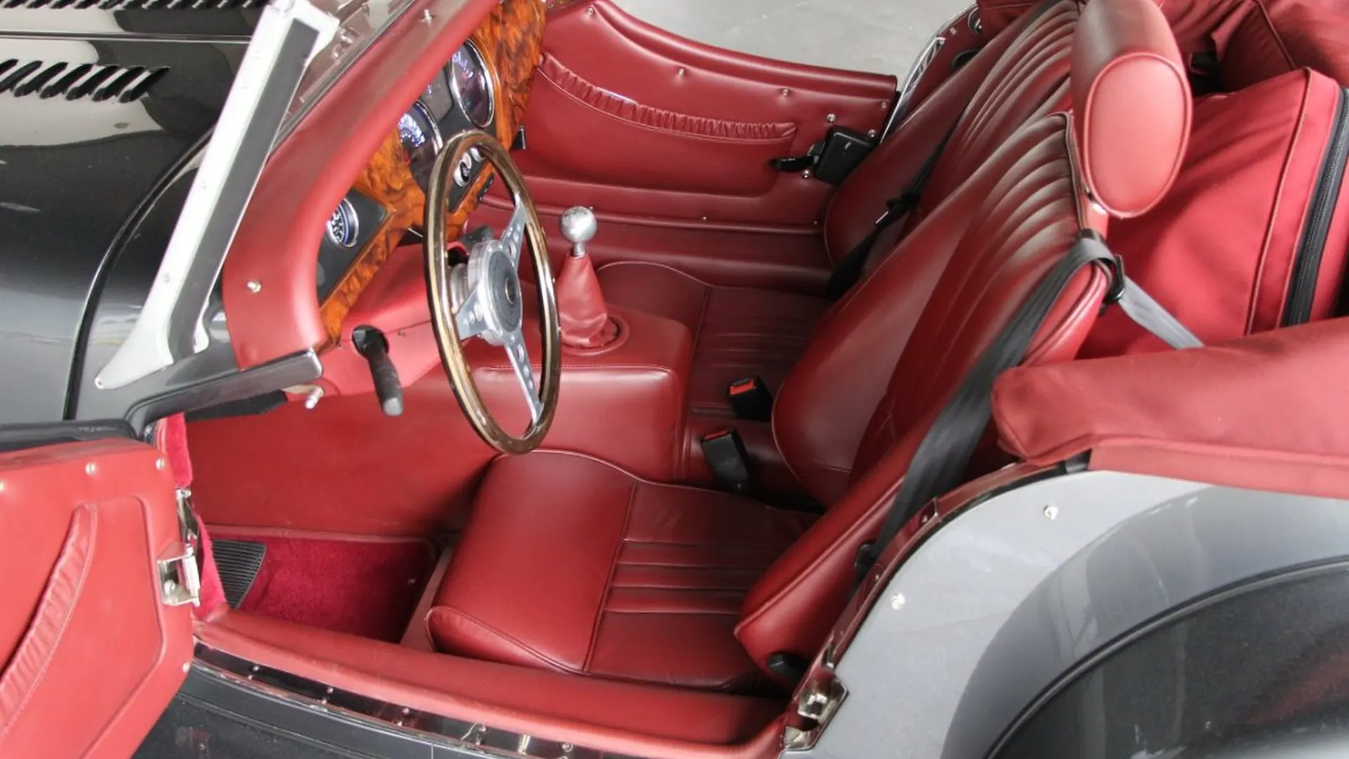 Morgan Roadster — photo 9