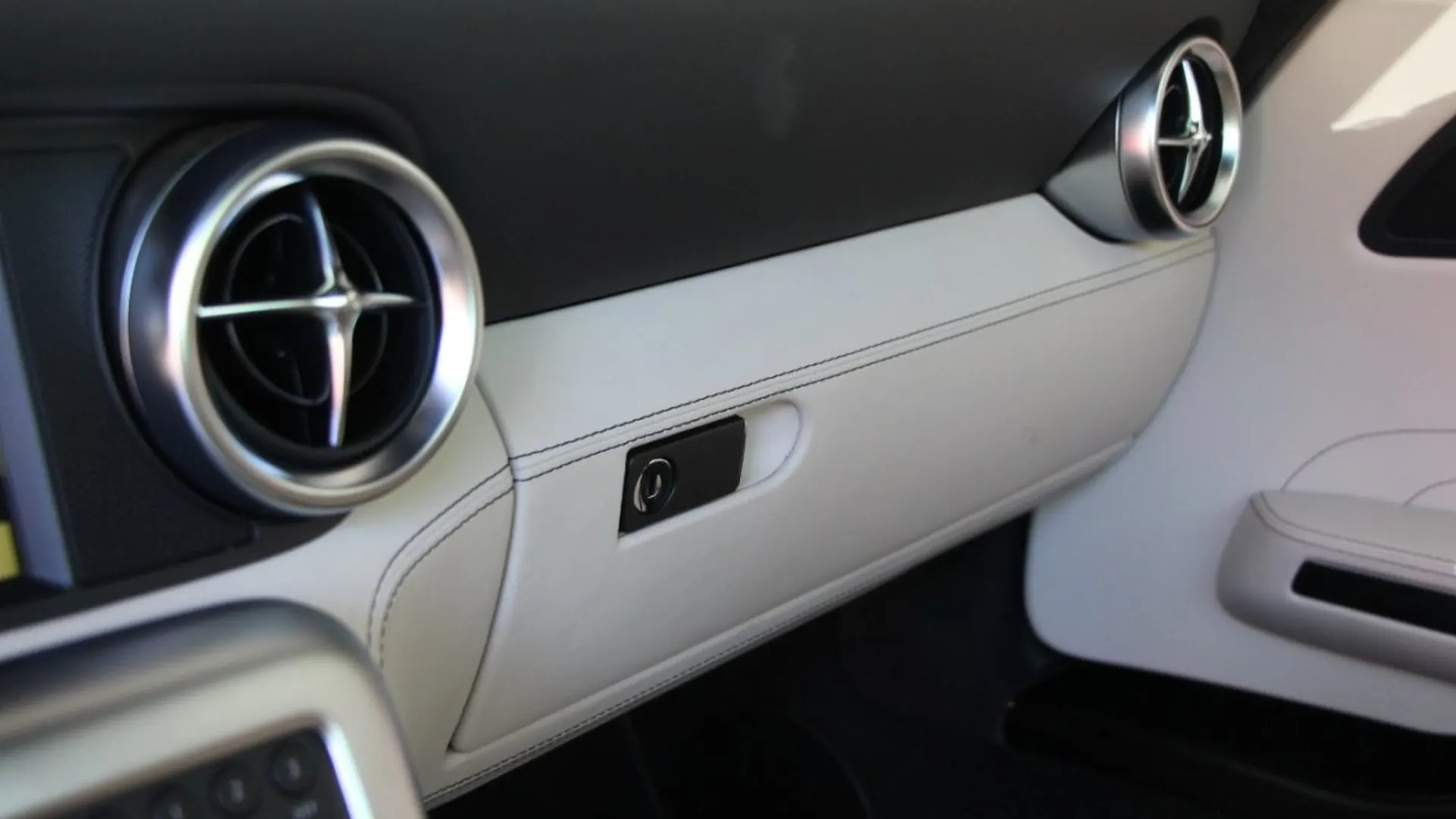 Mercedes-Benz SLS — photo 16