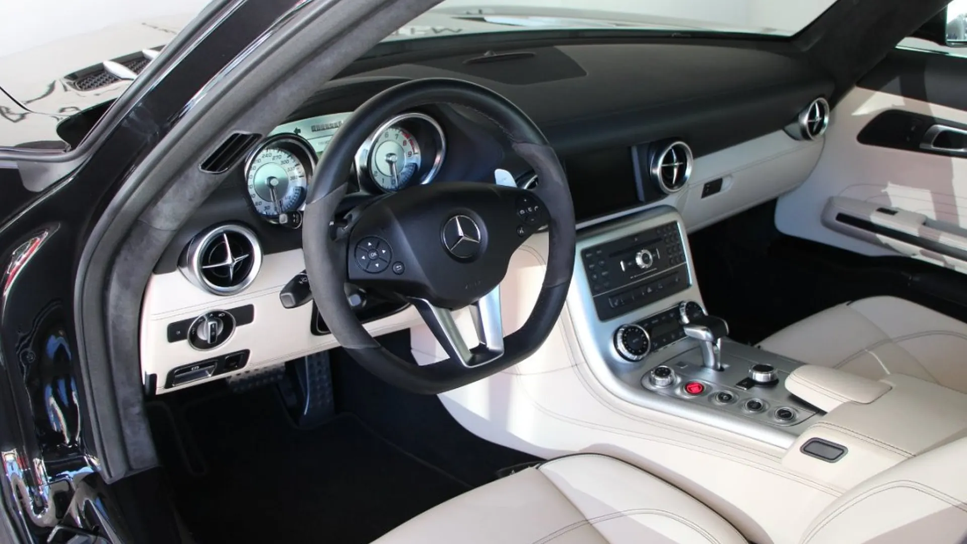 Mercedes-Benz SLS — photo 7