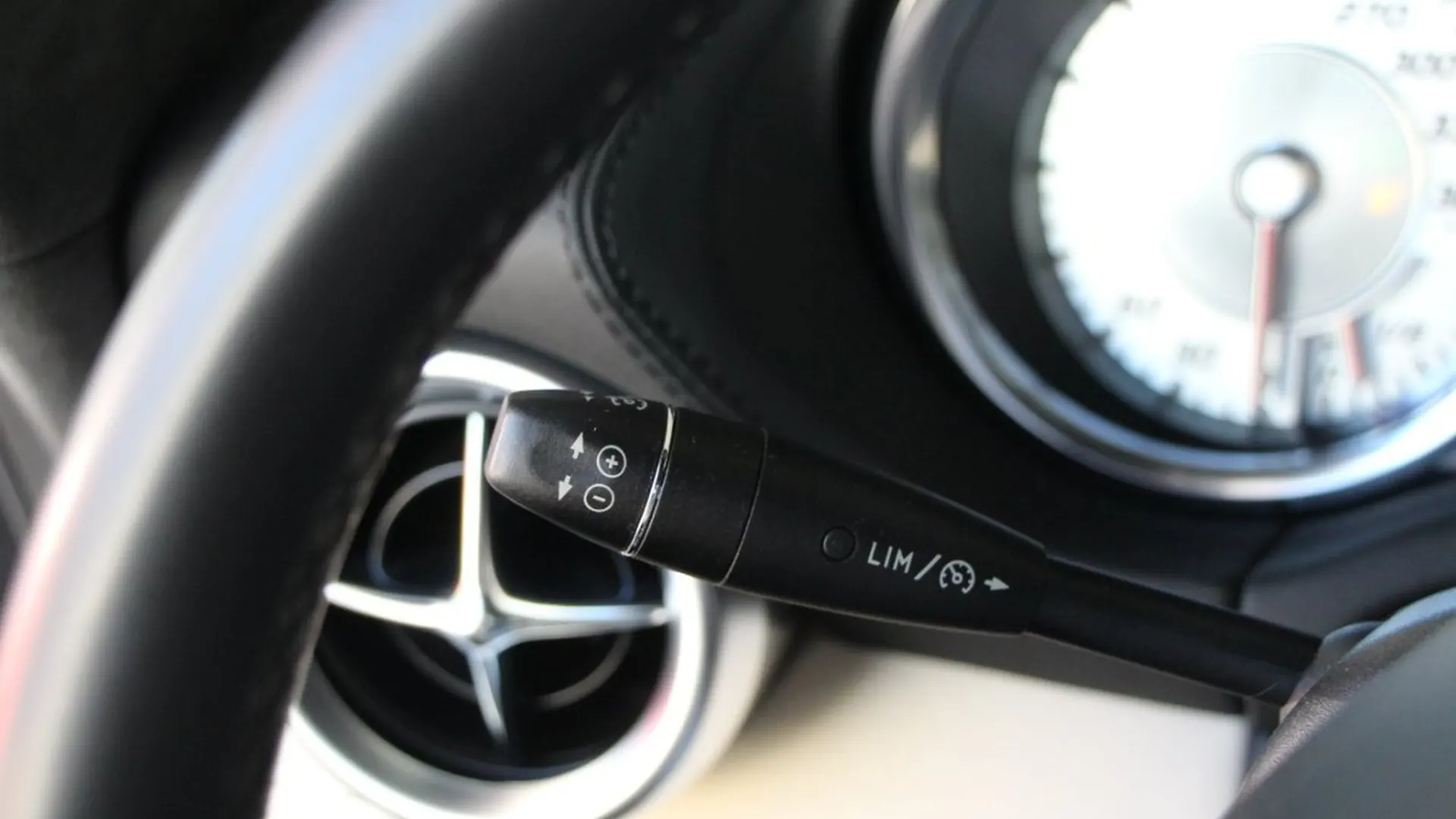 Mercedes-Benz SLS — photo 21
