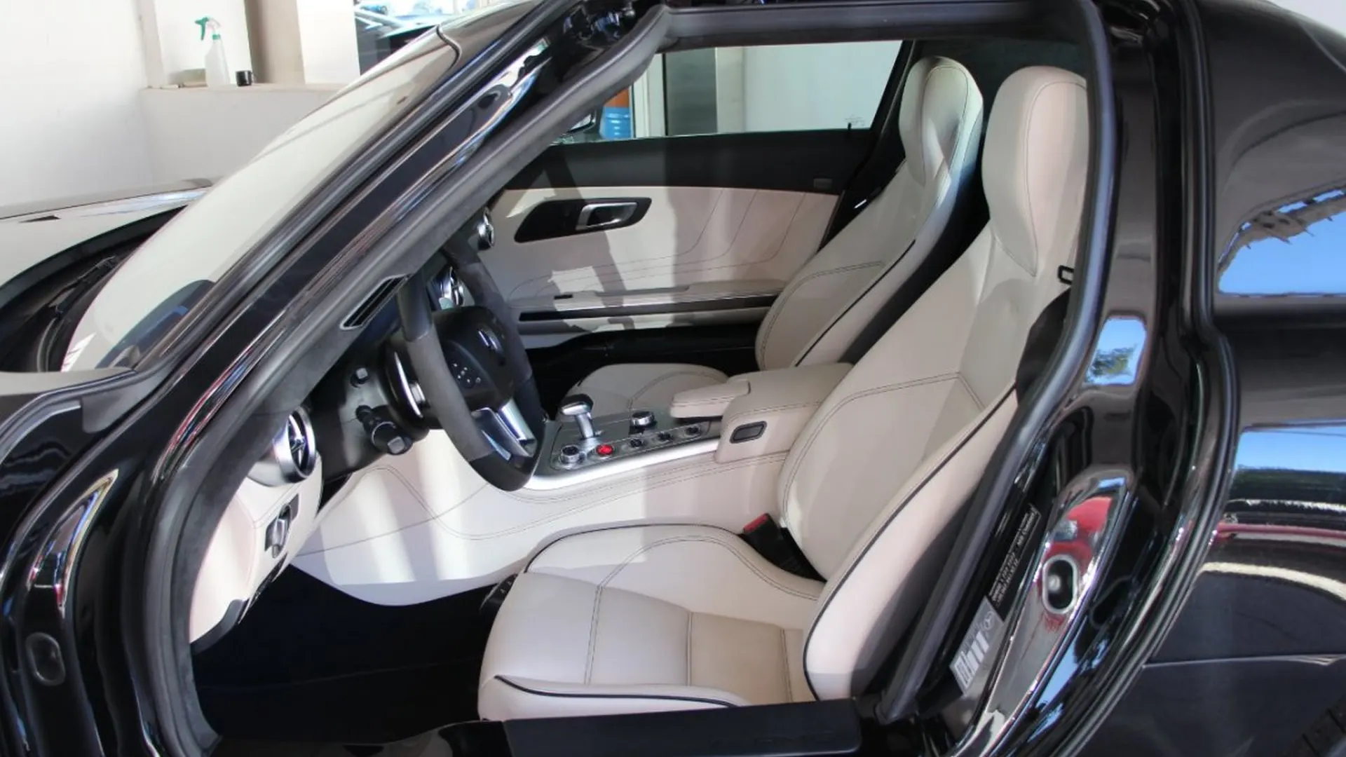 Mercedes-Benz SLS — photo 8