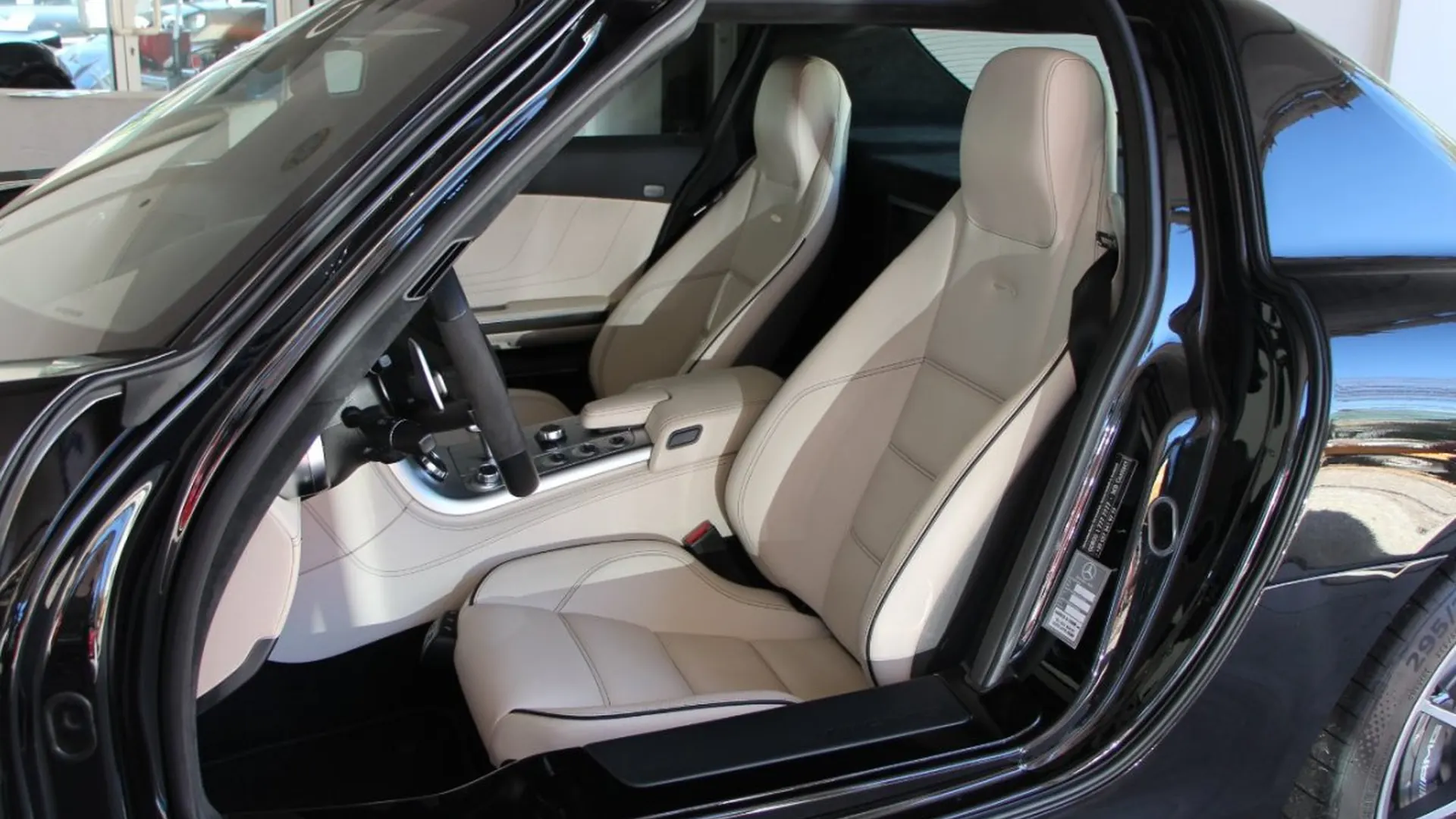 Mercedes-Benz SLS — photo 9