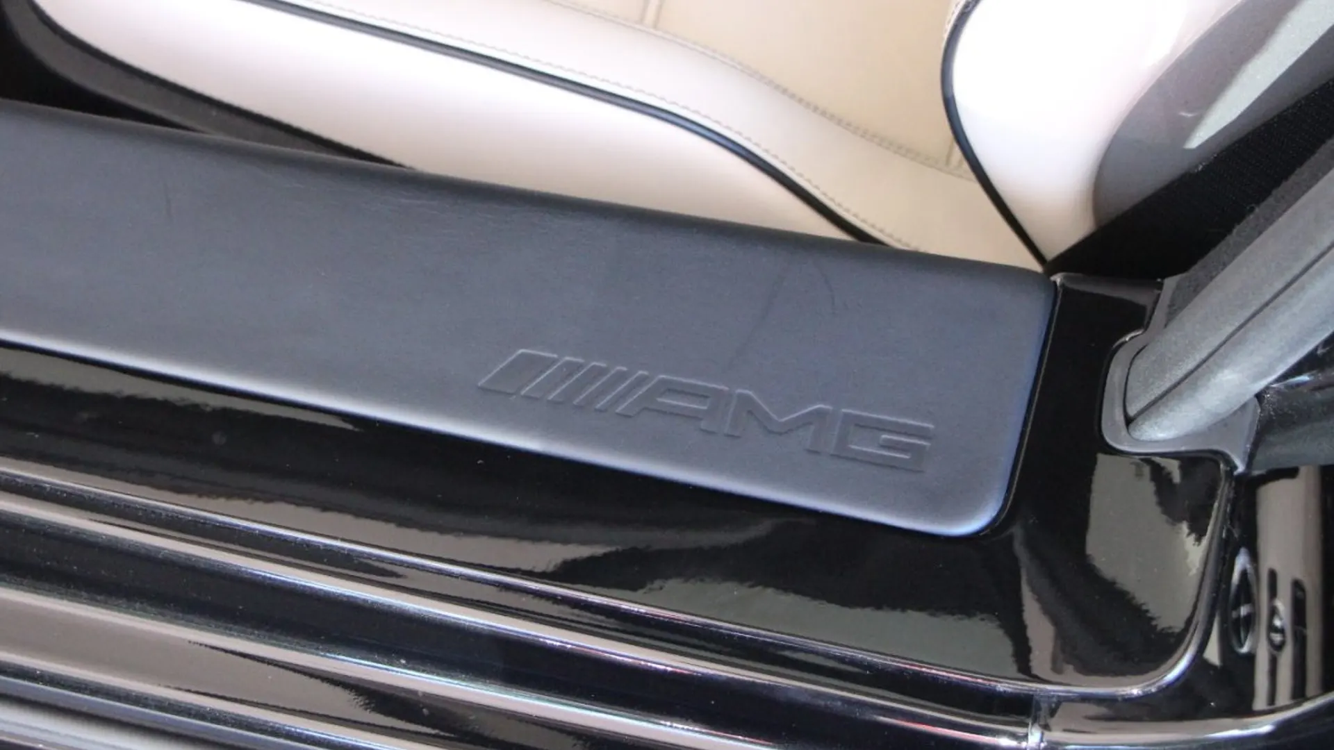 Mercedes-Benz SLS — photo 12