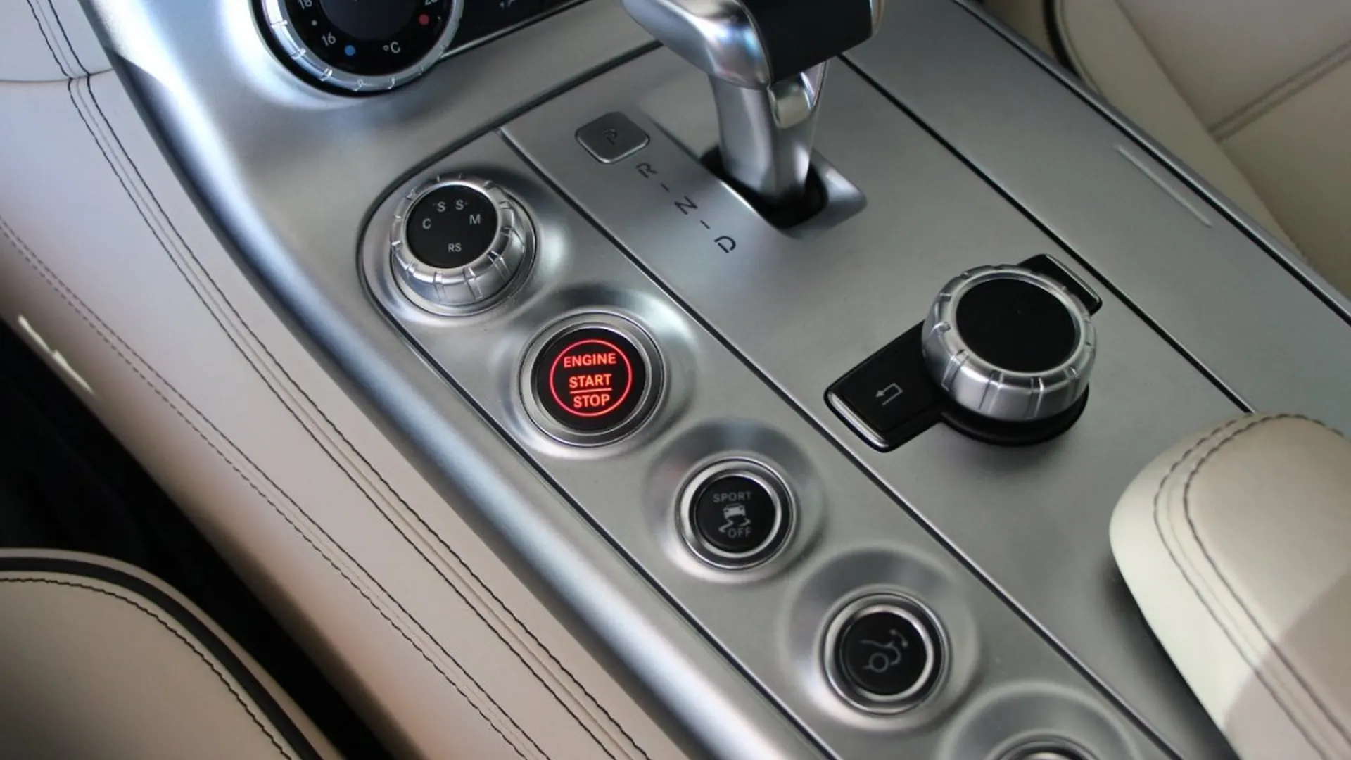 Mercedes-Benz SLS — photo 13