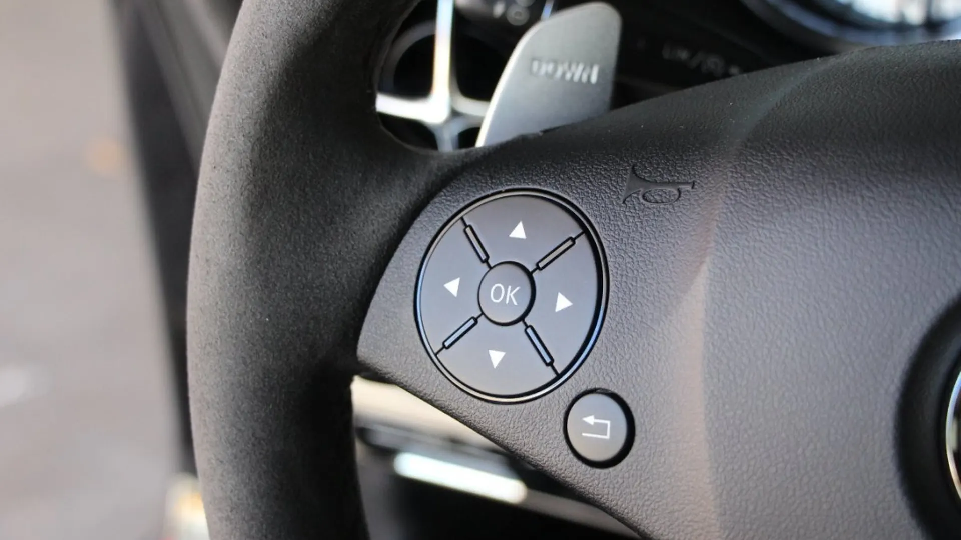 Mercedes-Benz SLS — photo 20