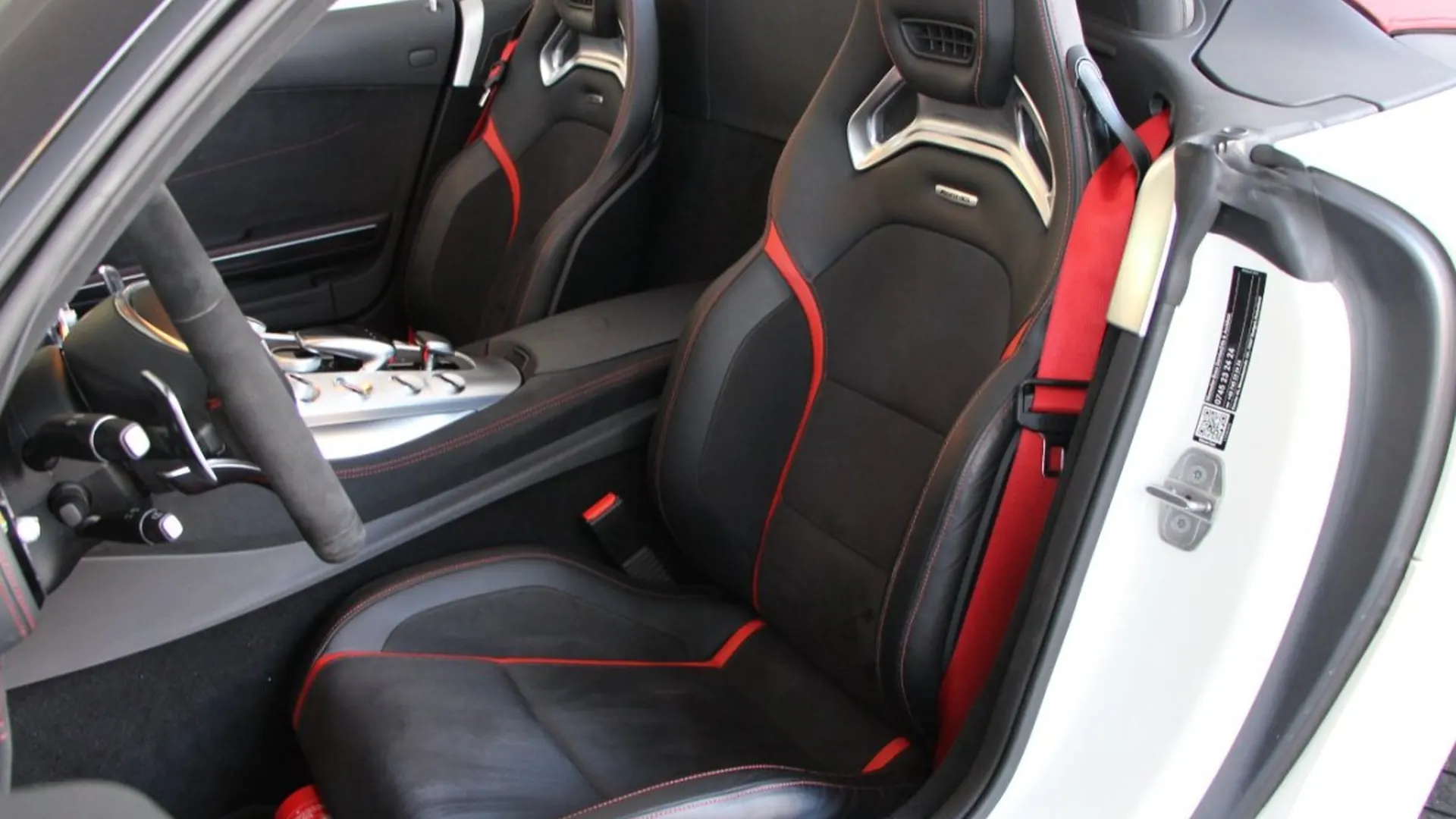 Mercedes-Benz AMG GT — photo 11