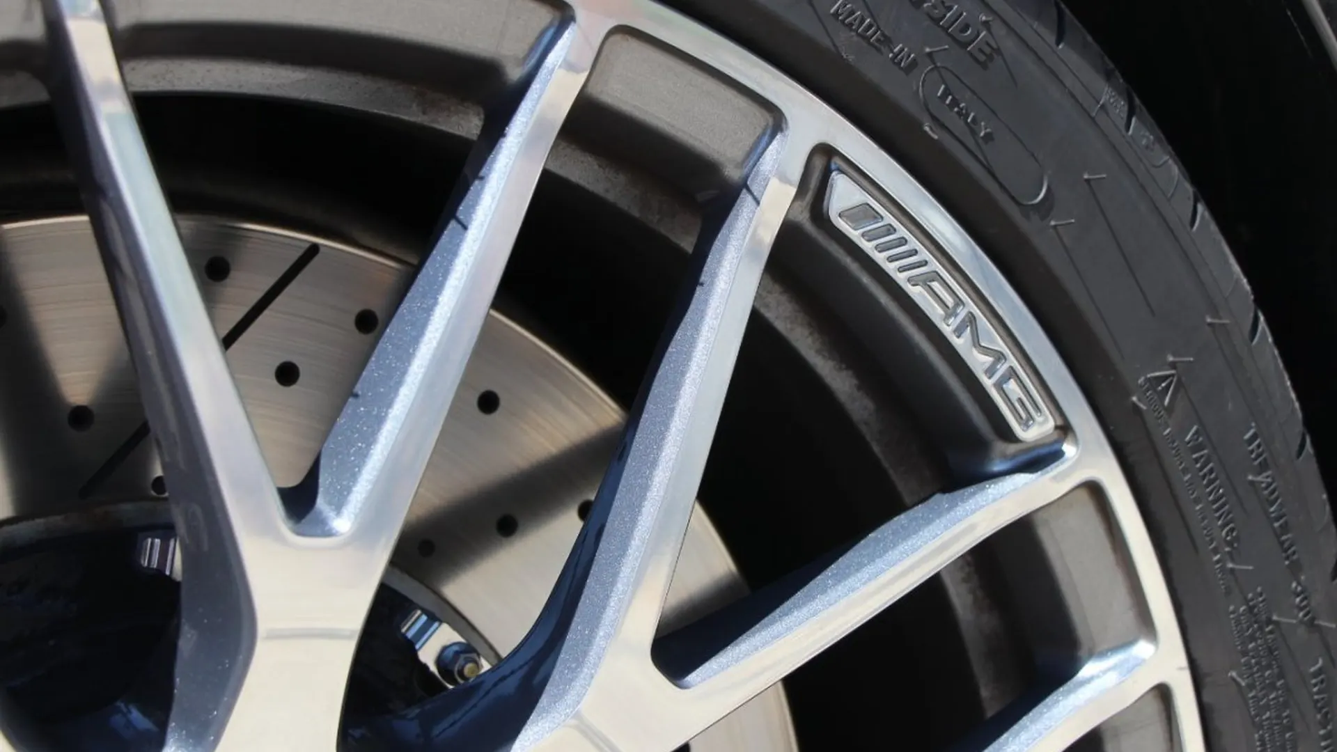 Mercedes-Benz AMG GT — photo 13