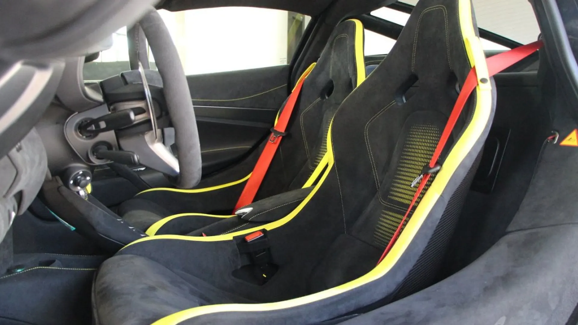 McLaren 750S — photo 13