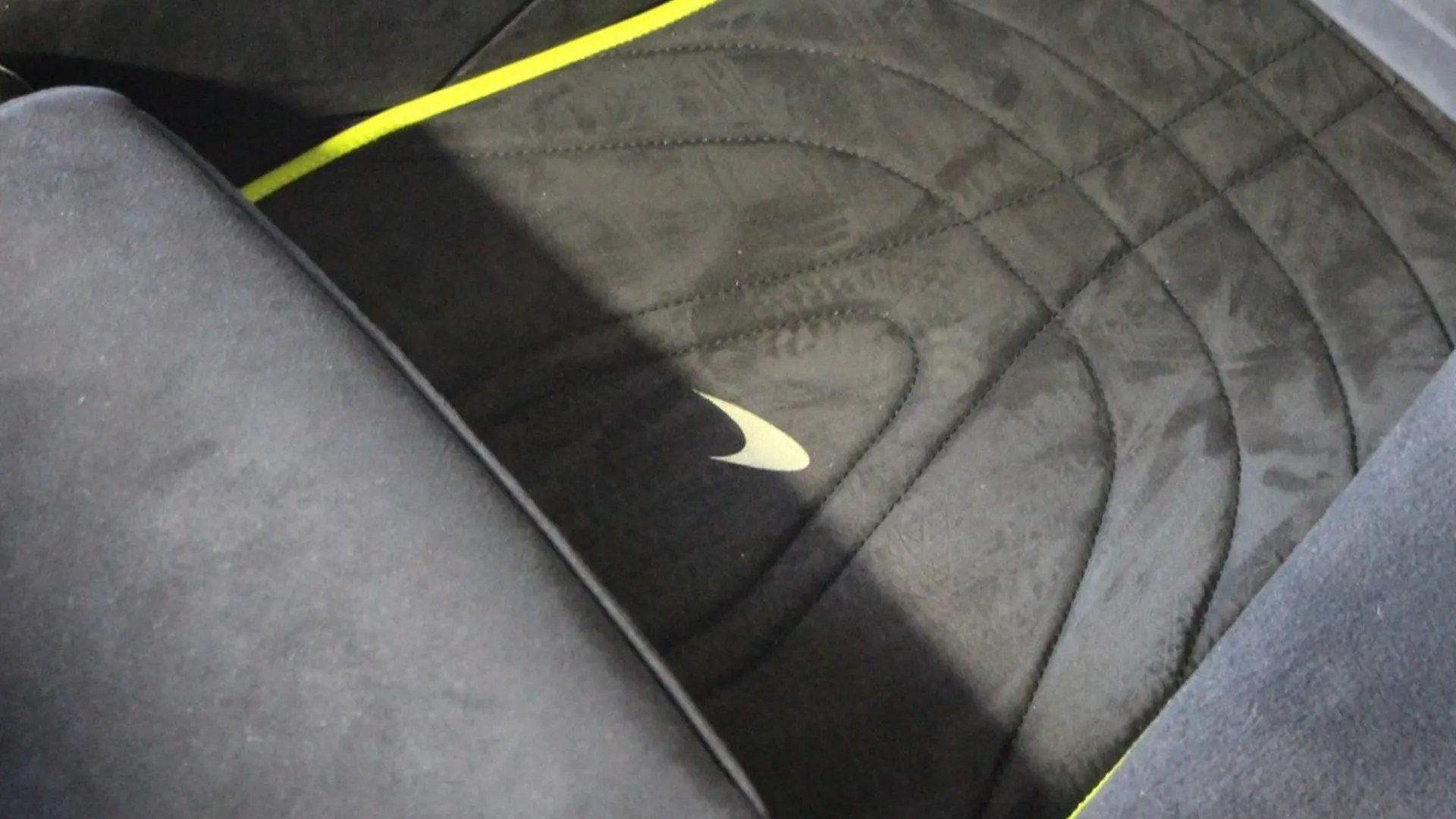 McLaren 750S — photo 22