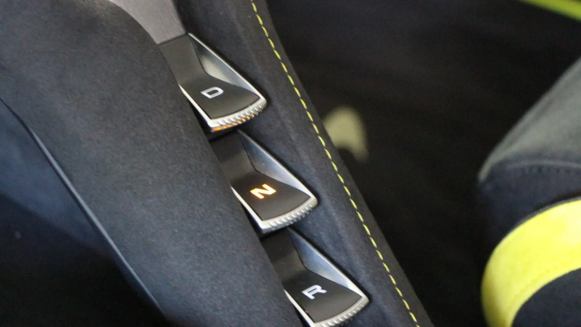 McLaren 750S — photo 21
