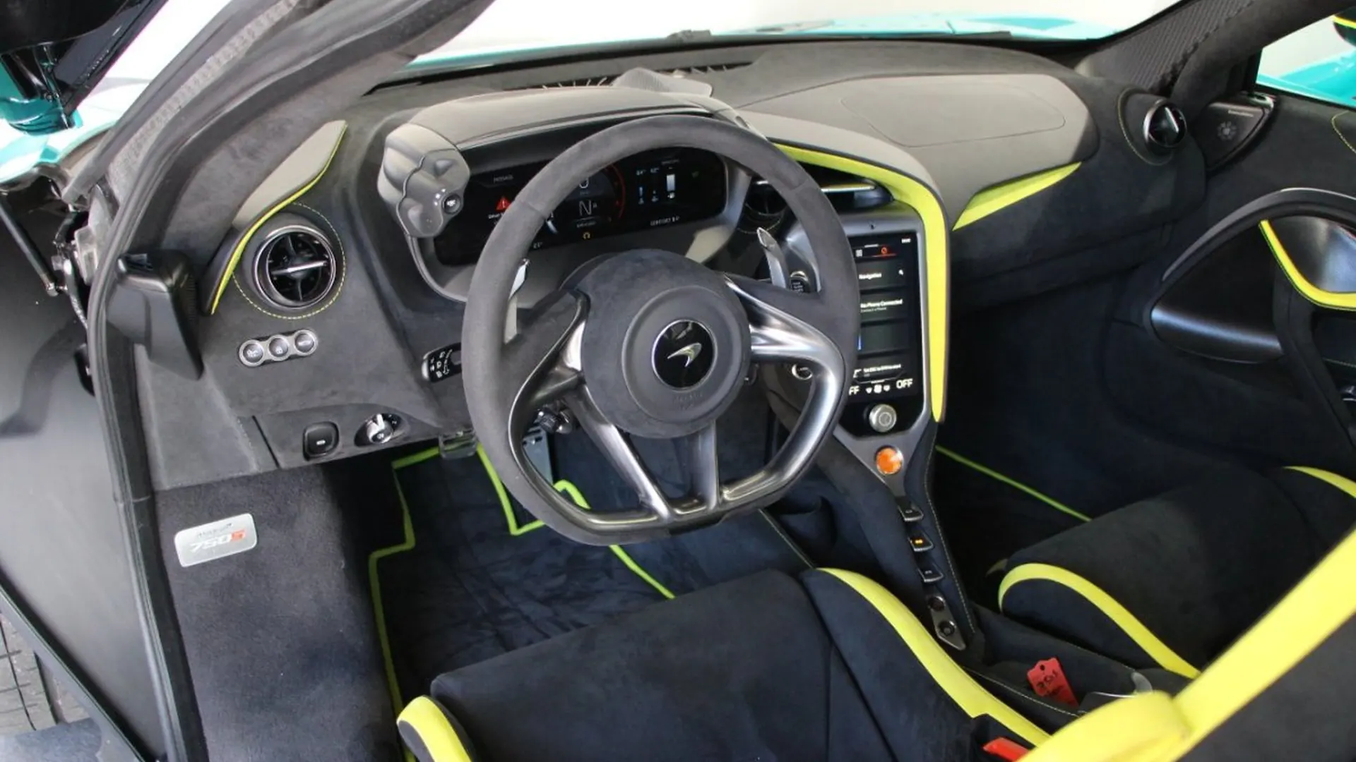 McLaren 750S — photo 11