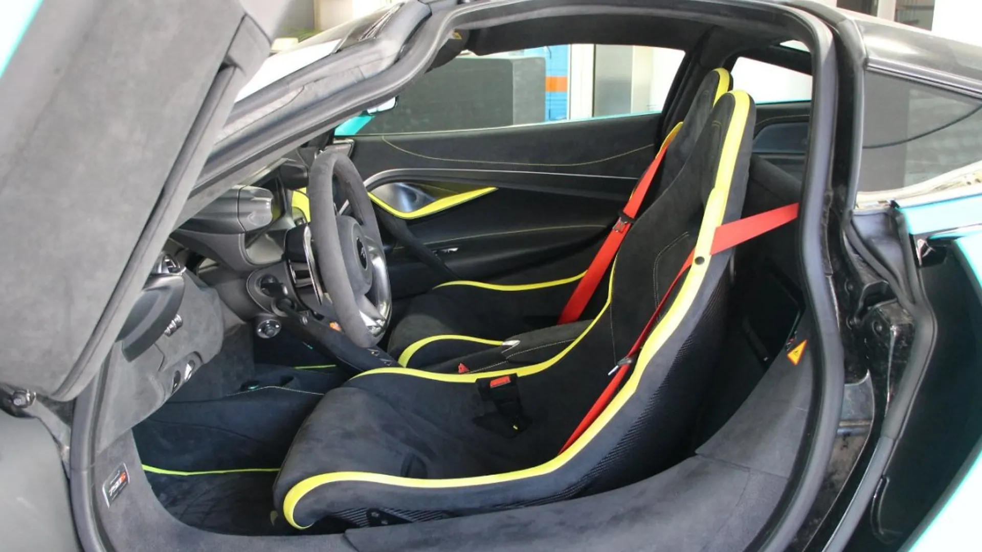 McLaren 750S — photo 12