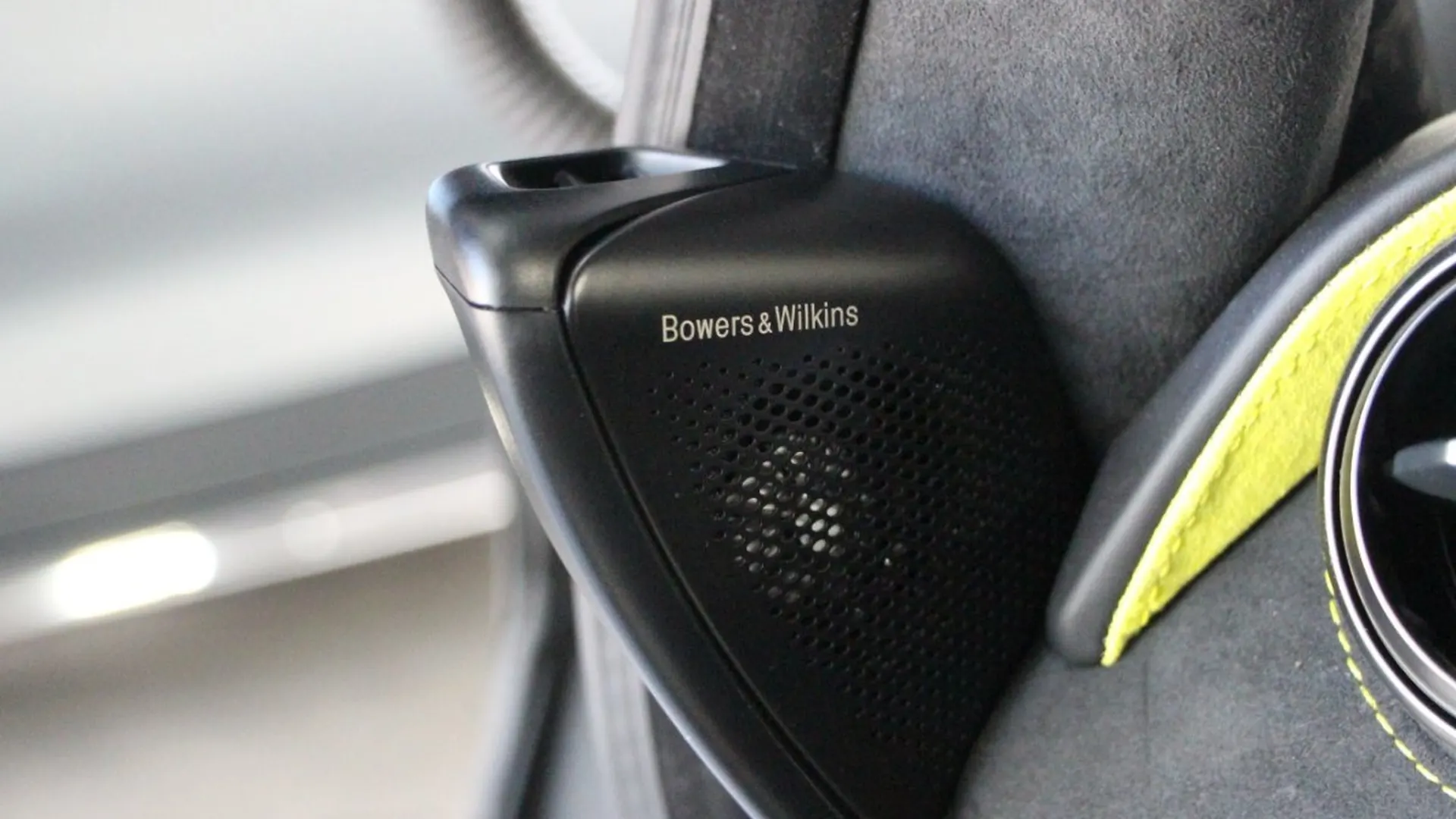 McLaren 750S — photo 26