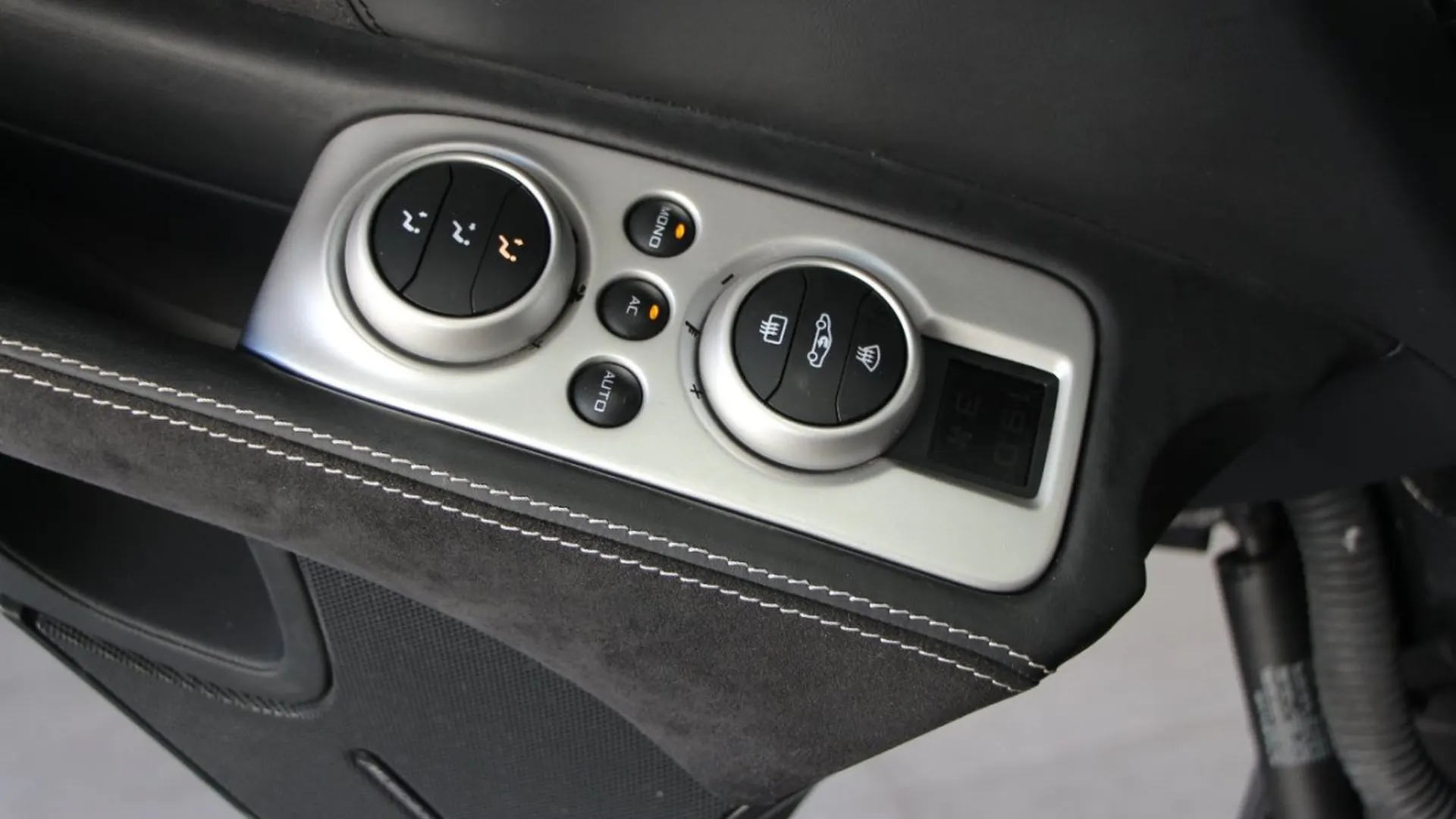 McLaren 650S — photo 30
