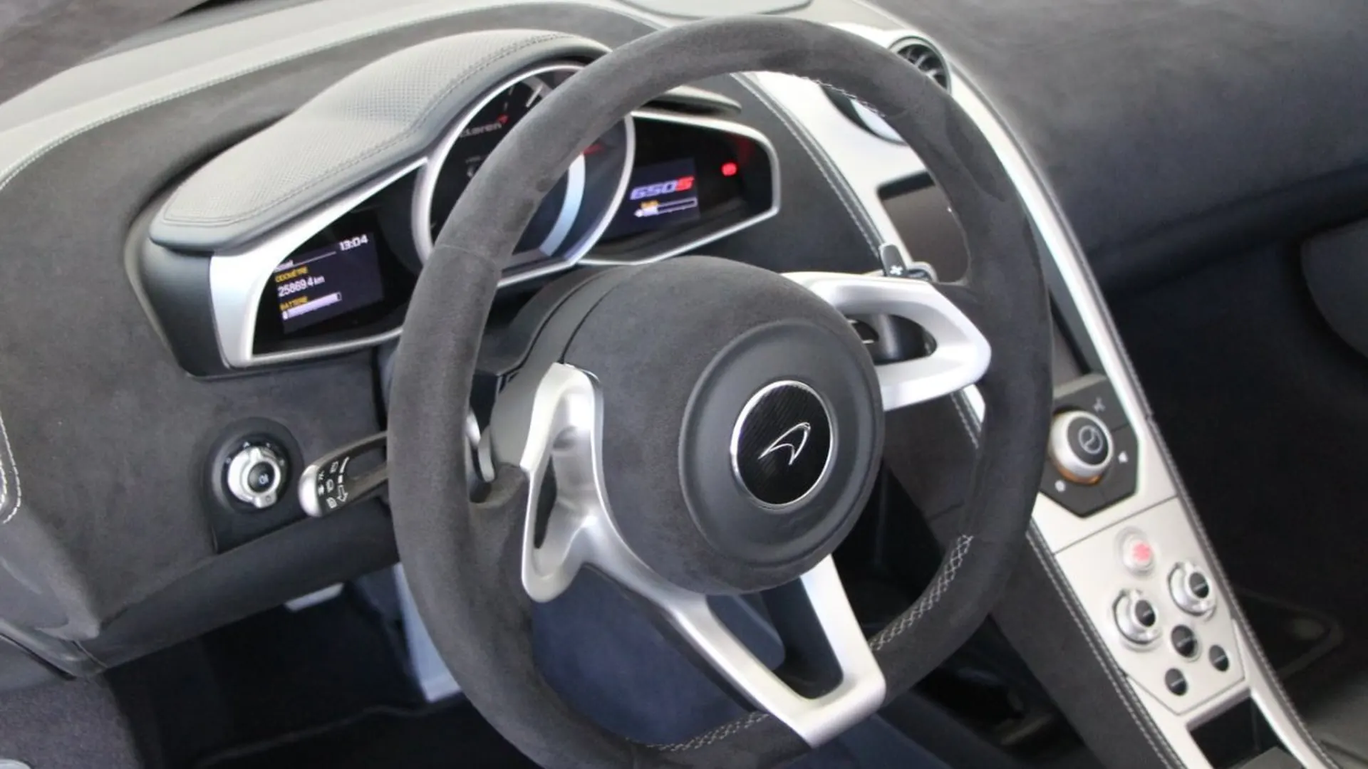 McLaren 650S — photo 14