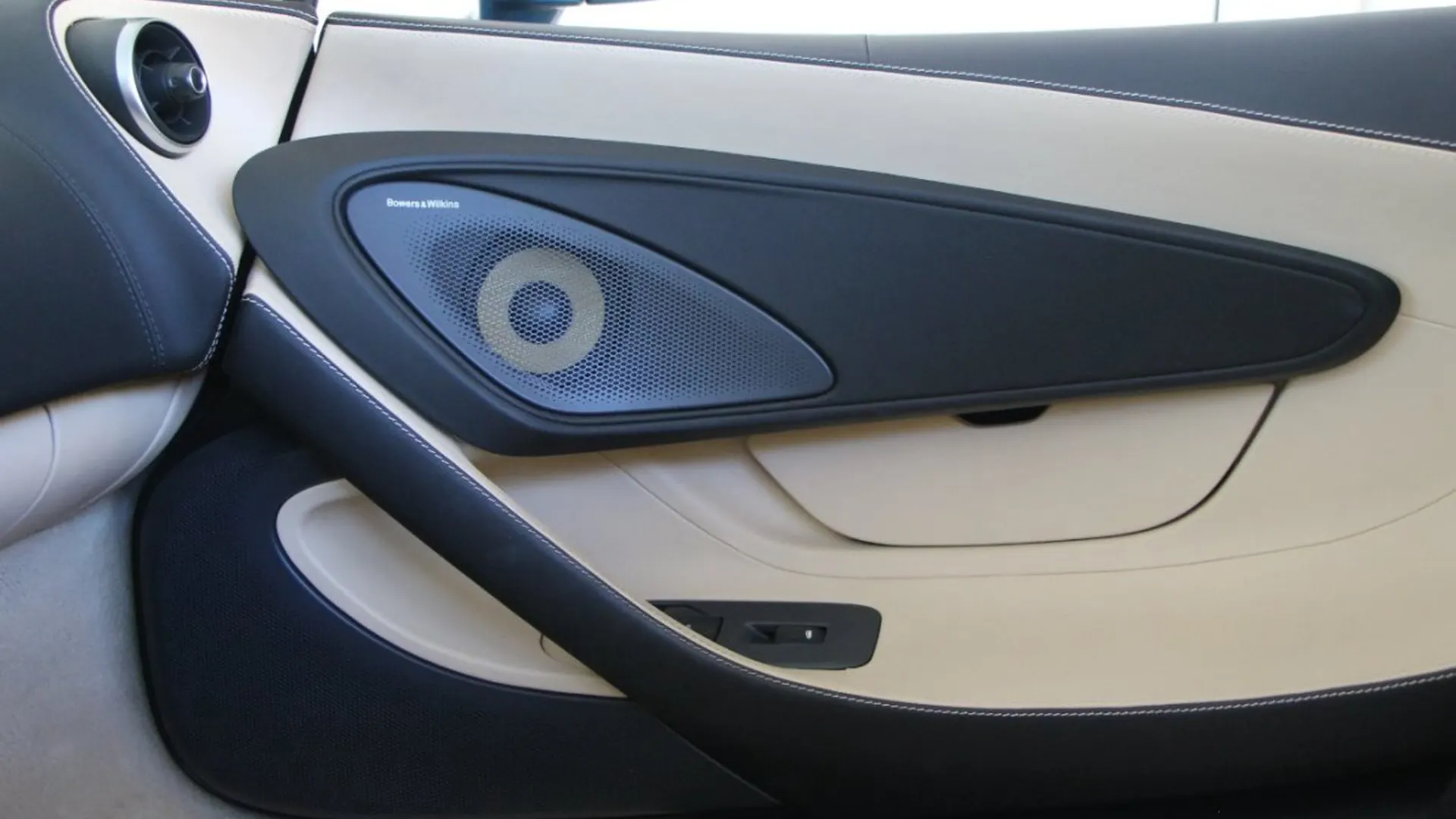 McLaren 570S — photo 31