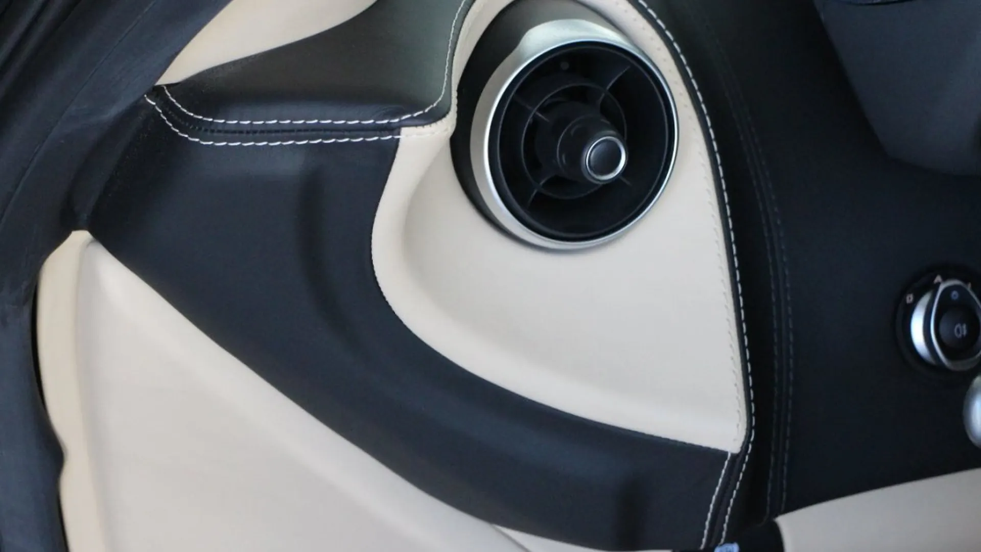 McLaren 570S — photo 18