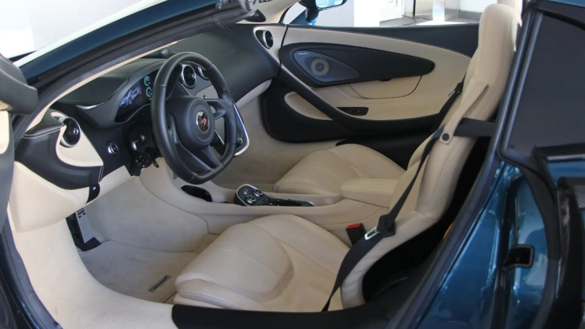 McLaren 570S — photo 35