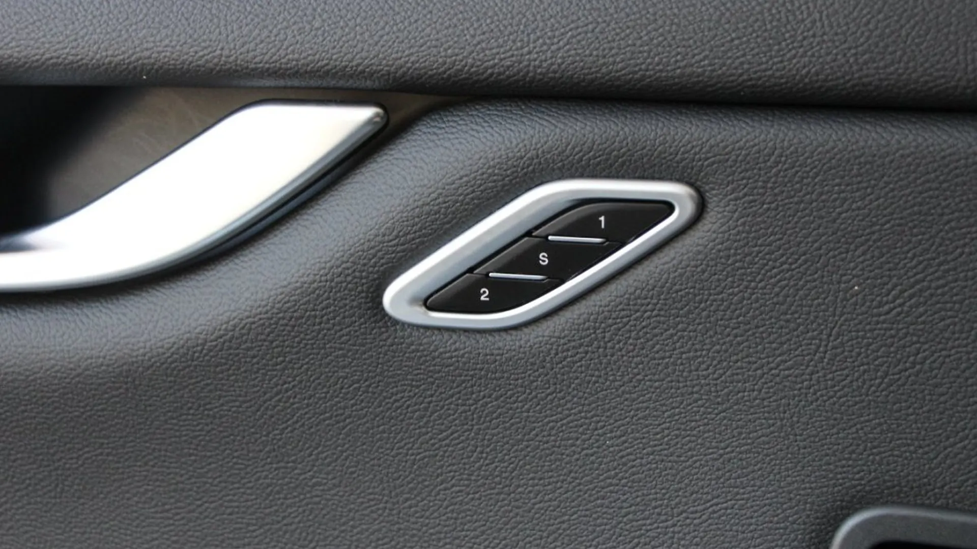 Maserati Ghibli — photo 17