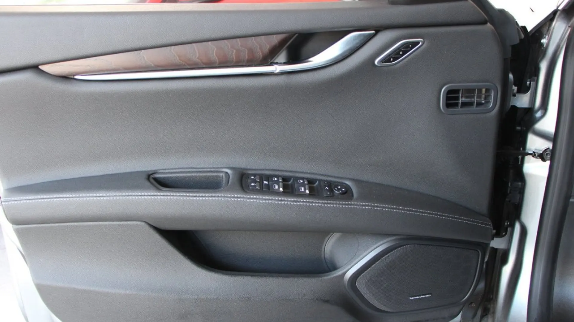 Maserati Ghibli — photo 12