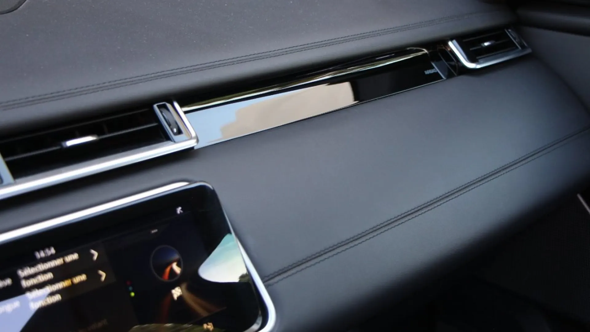Land Rover Range Rover Velar — photo 25