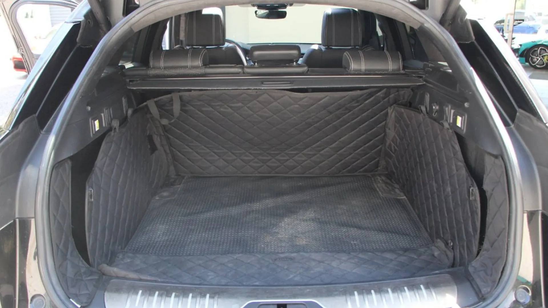Land Rover Range Rover Velar — photo 30