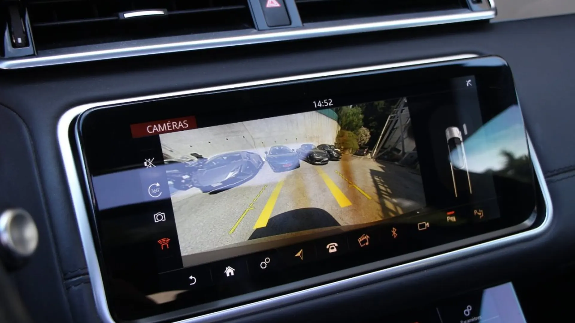 Land Rover Range Rover Velar — photo 22