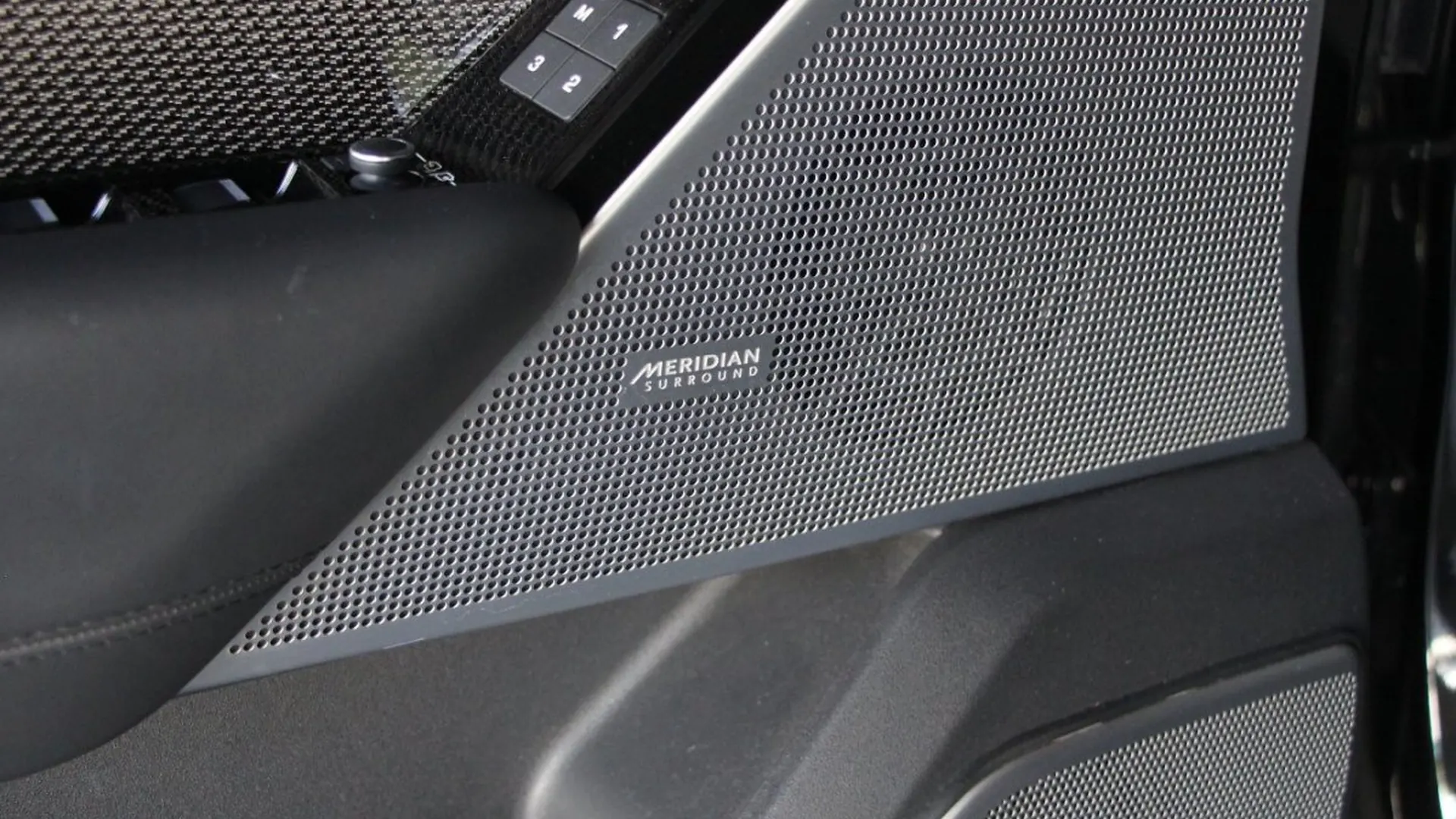 Land Rover Range Rover Velar — photo 16