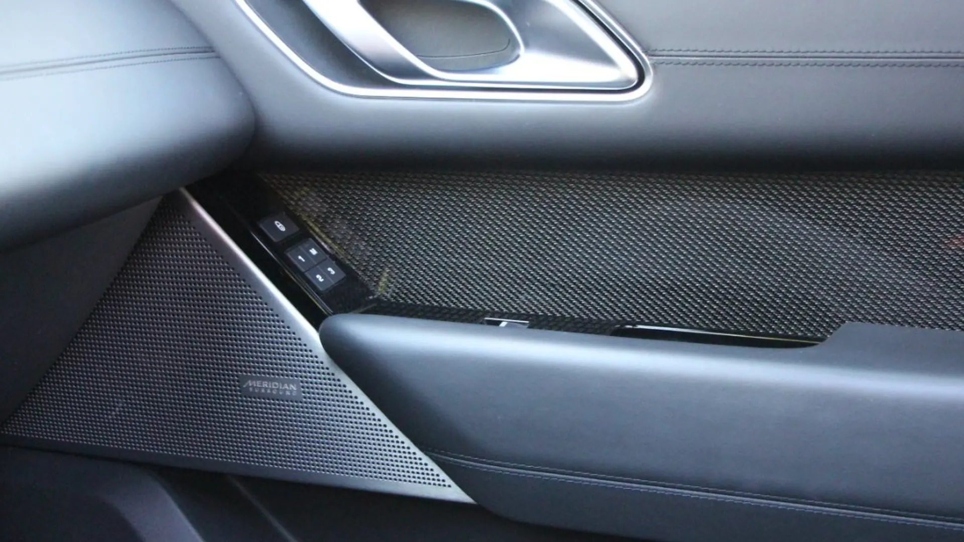 Land Rover Range Rover Velar — photo 26