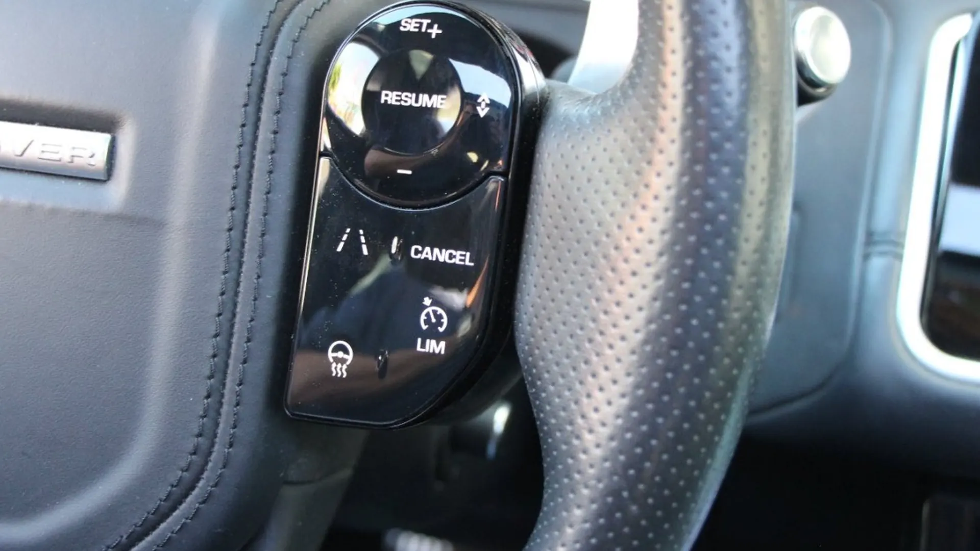 Land Rover Range Rover Velar — photo 23