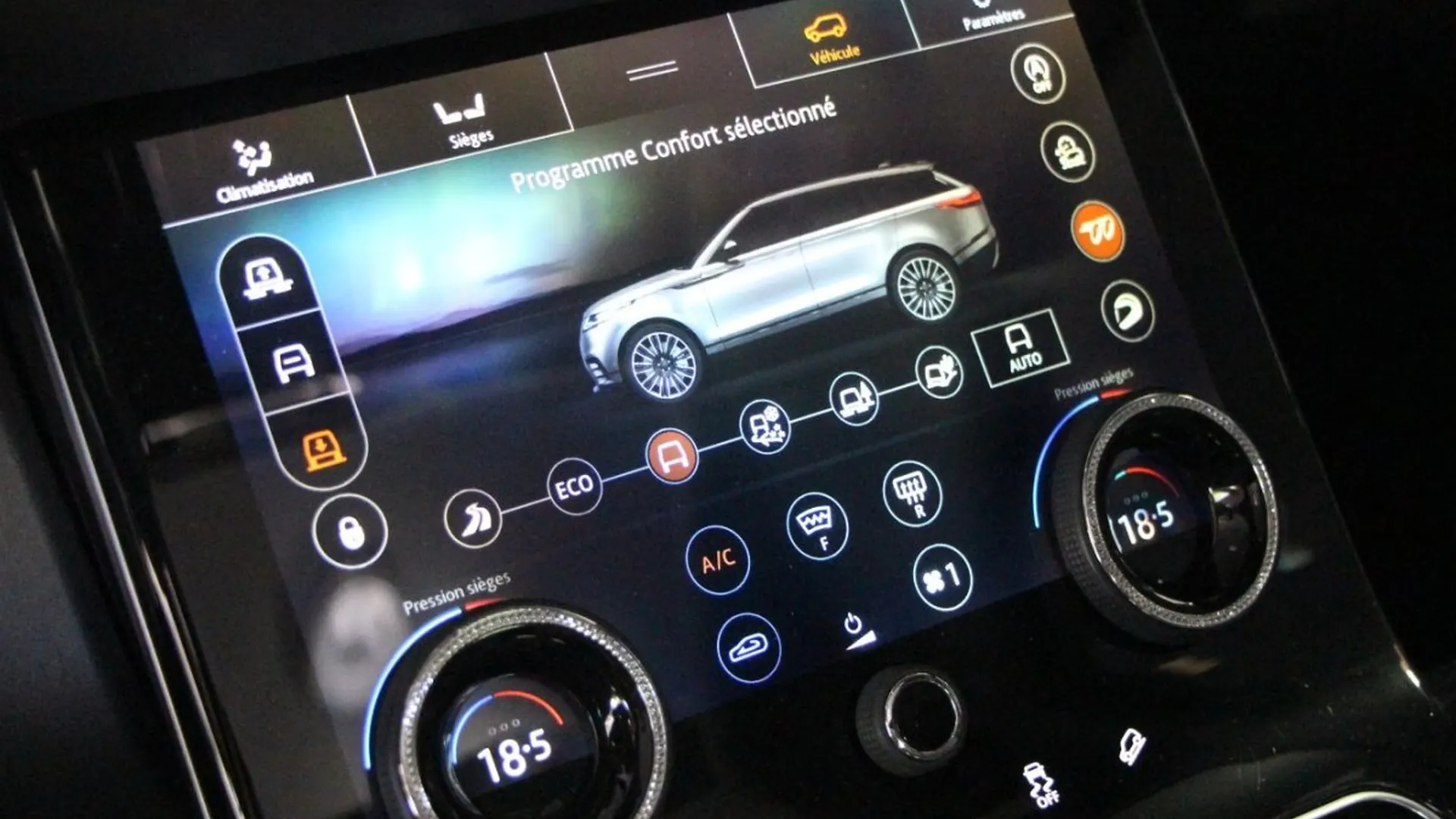 Land Rover Range Rover Velar — photo 19
