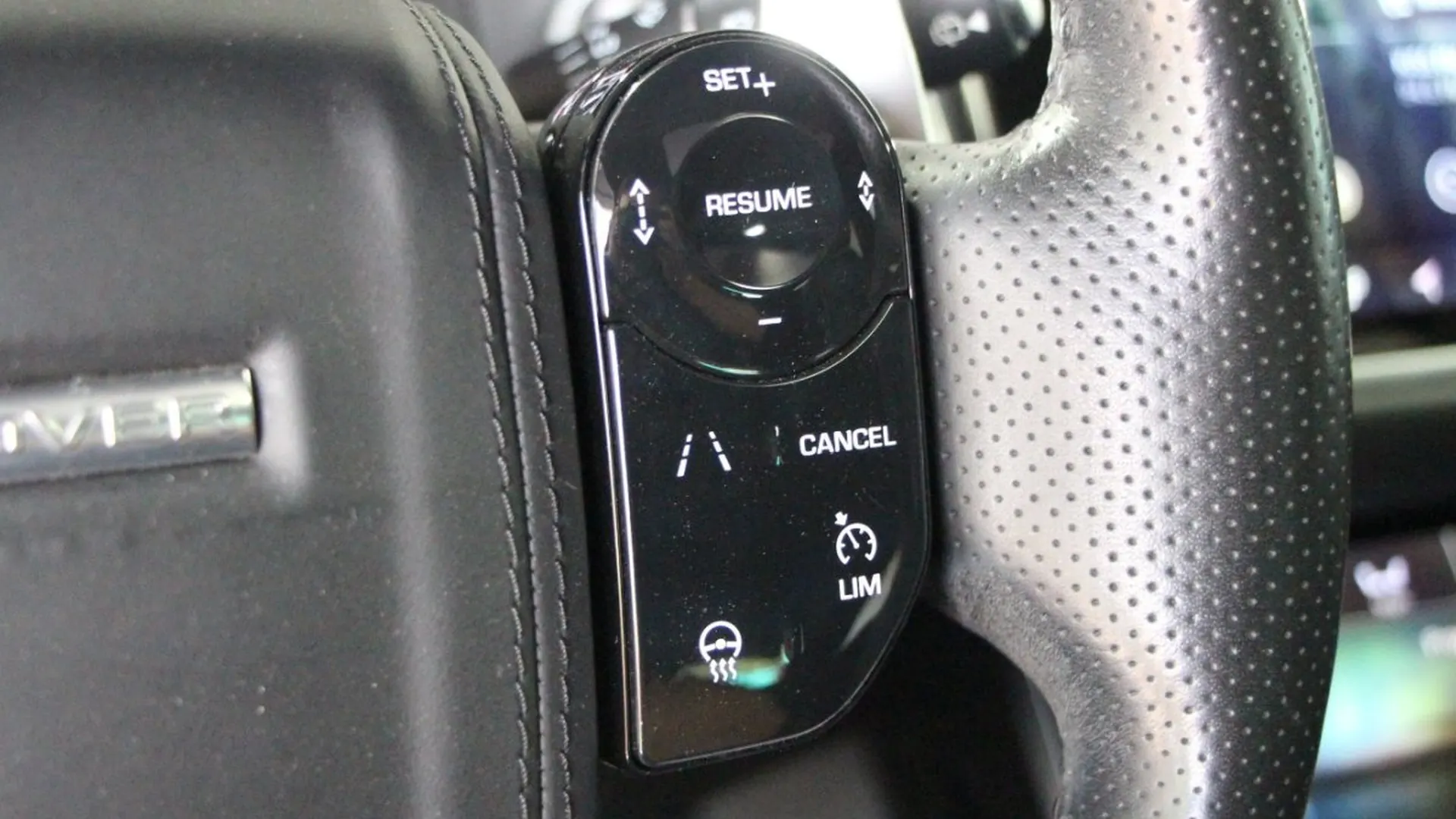 Land Rover Range Rover Velar — photo 21